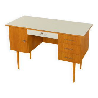 Bureau des années 1960