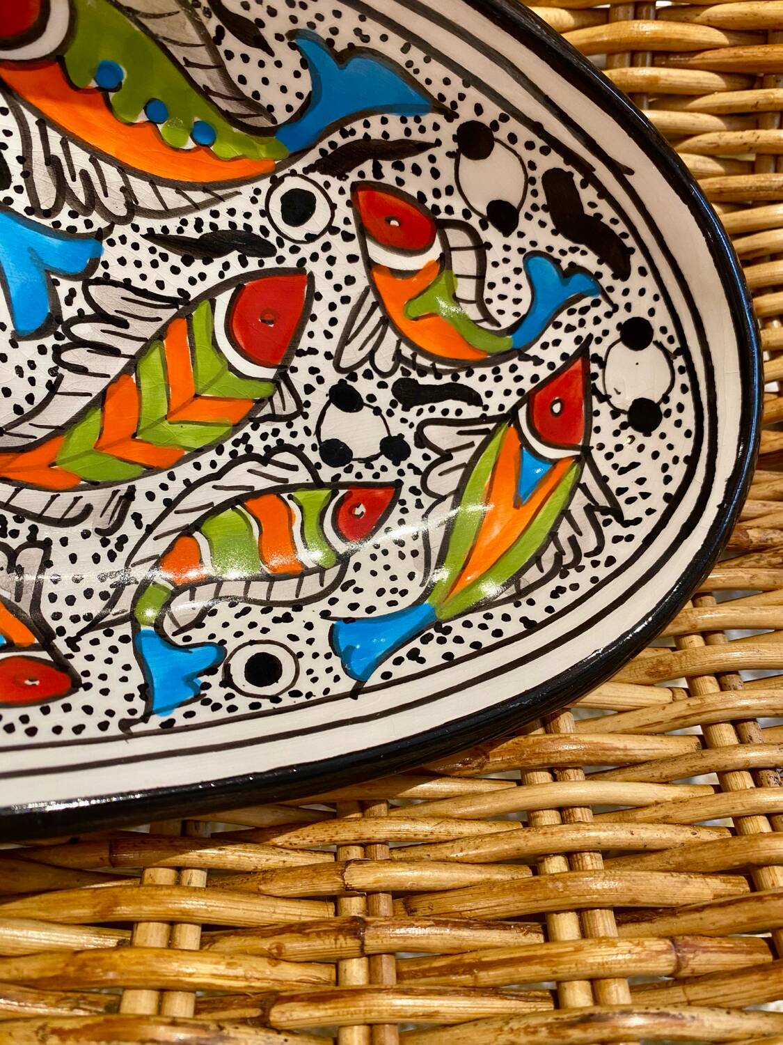 Tunisian dish with fish decoration – Slama pottery (Nabeul)