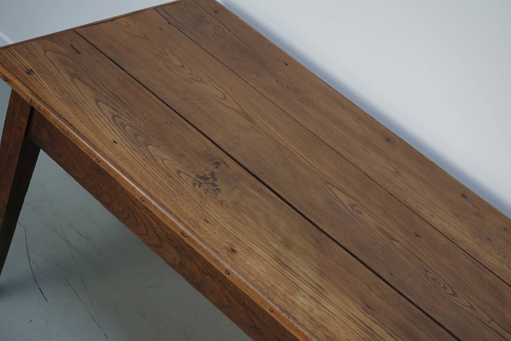 Large rustic farmhouse dining table from the French 19th century, in old elm