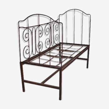 Bench bed