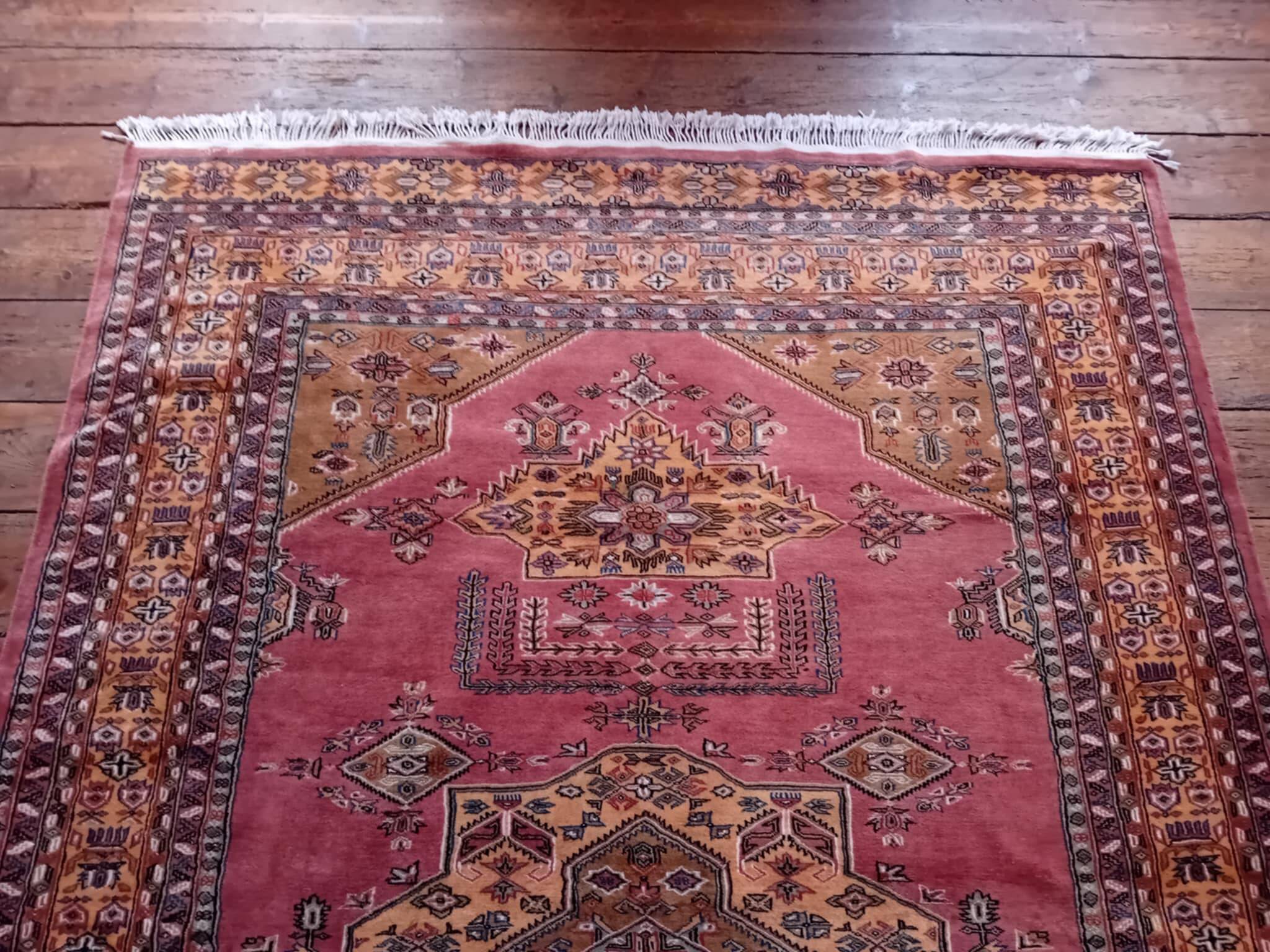 Handmade Pakistani Kafkazi Rug 275x194cm