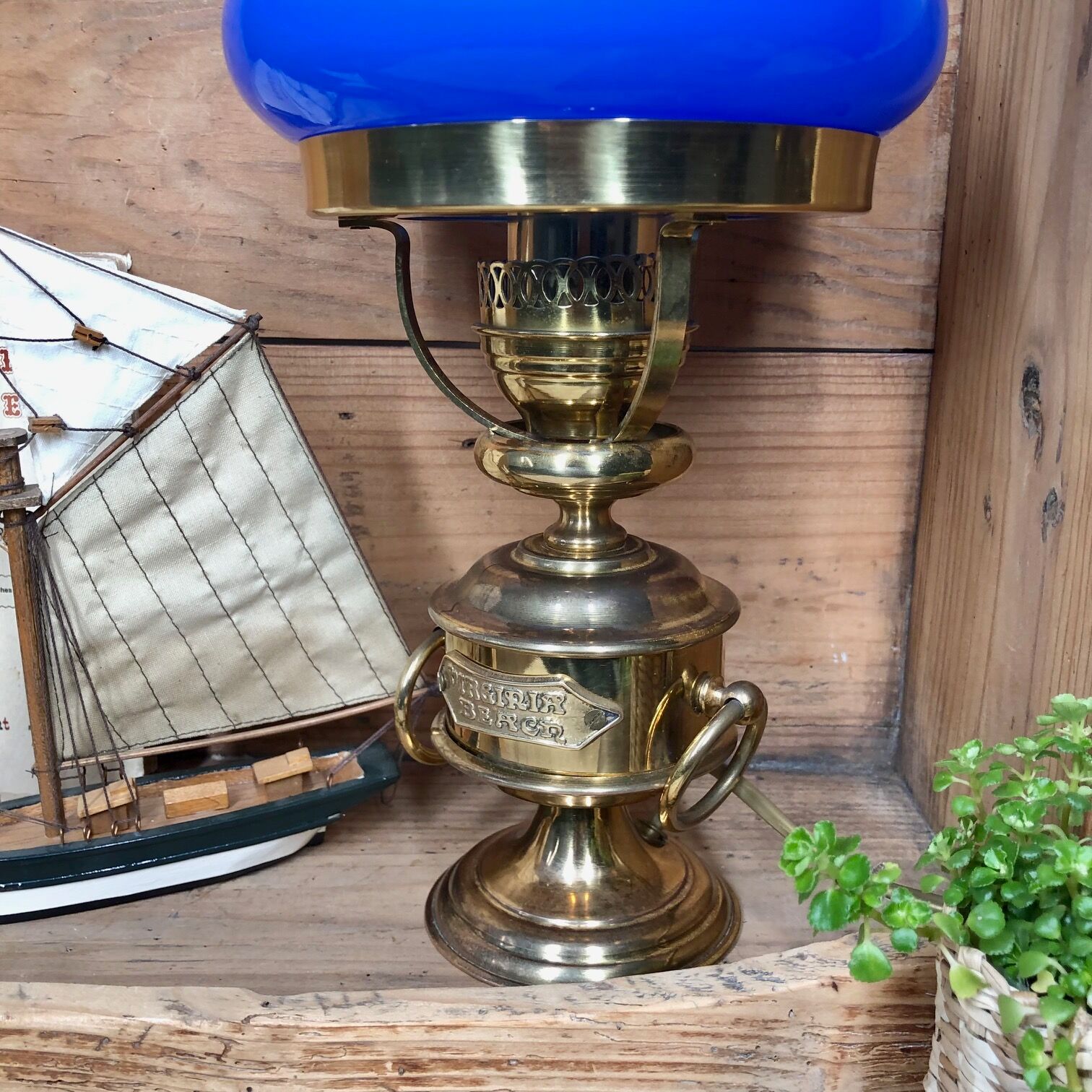 Lampe vintage “Virginia Beach” opaline & laiton