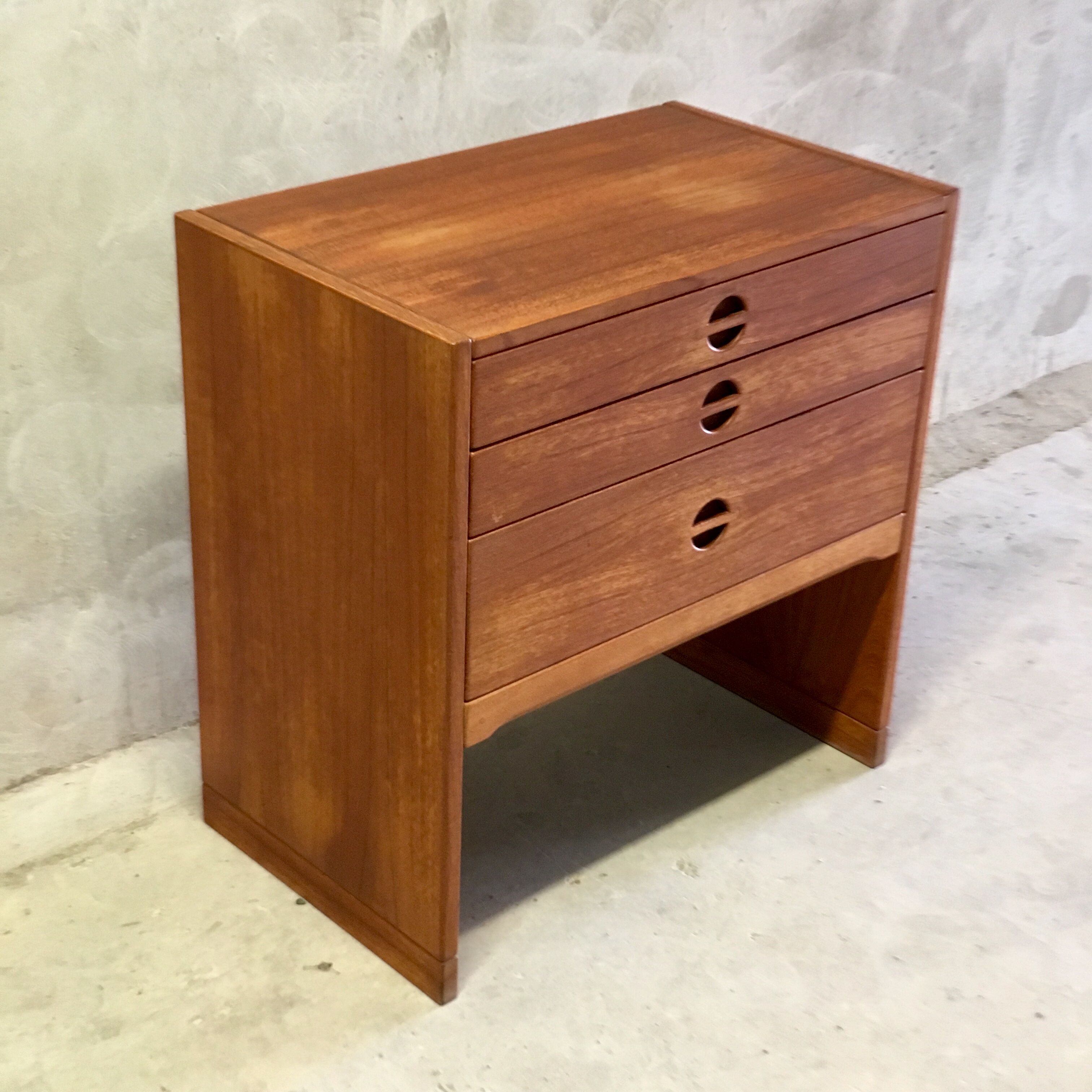 teak dresser 60