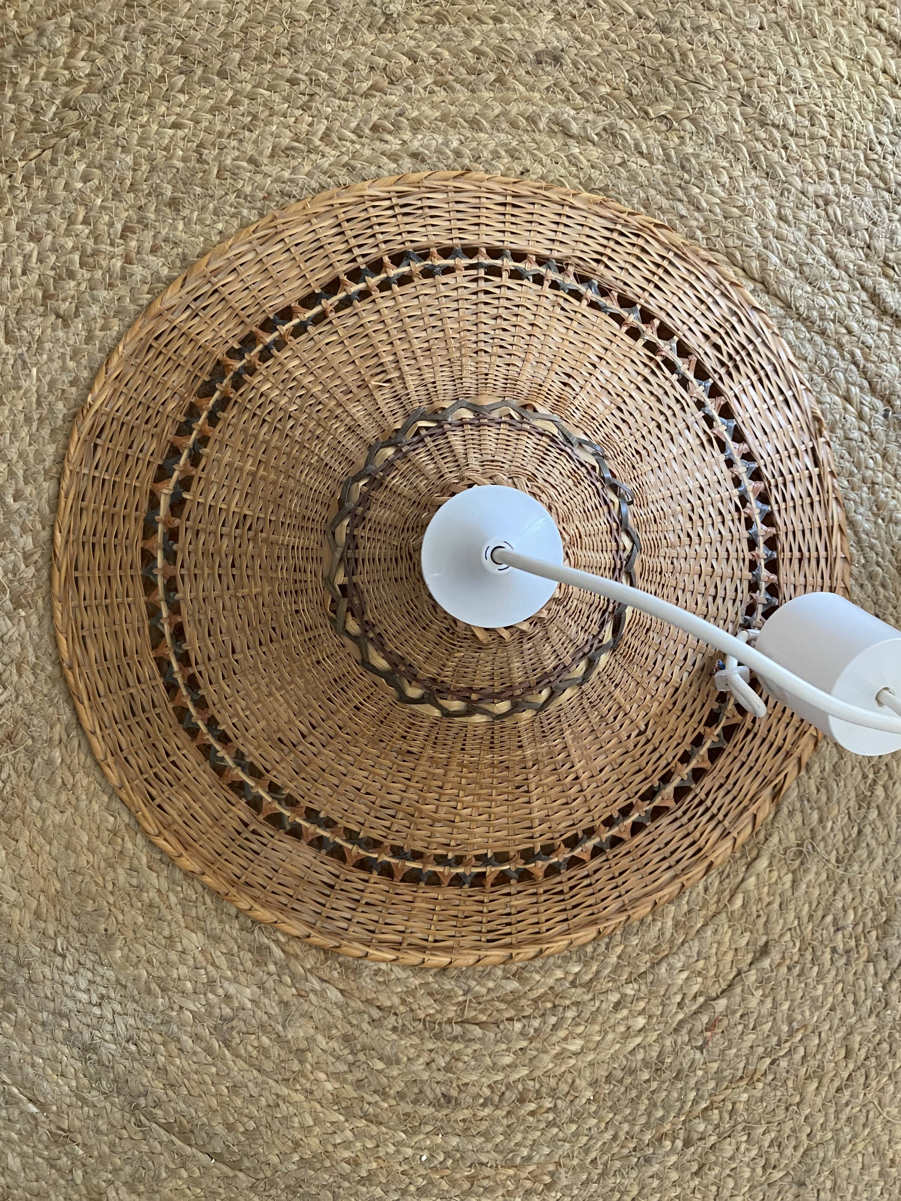 Vintage suspension in woven wicker