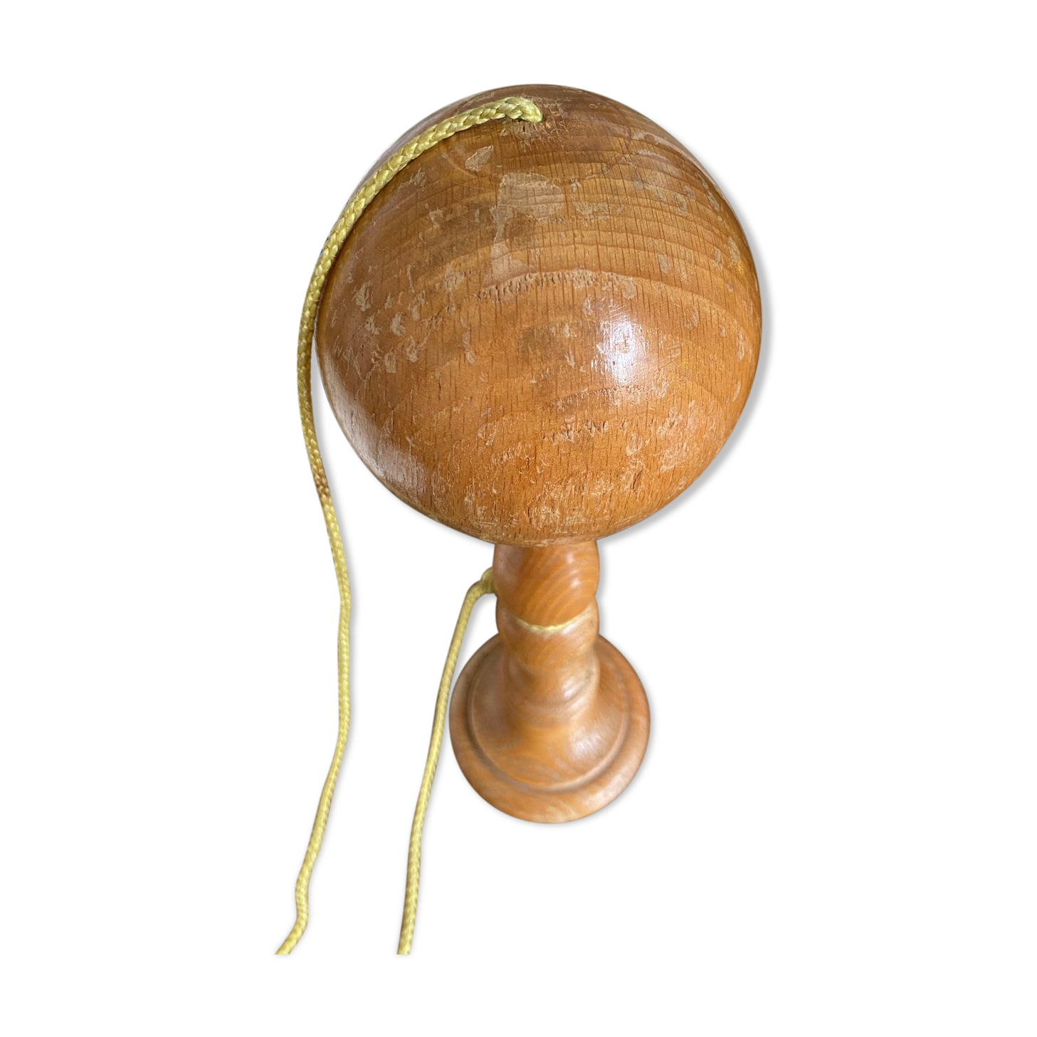 Light wood bilboquet