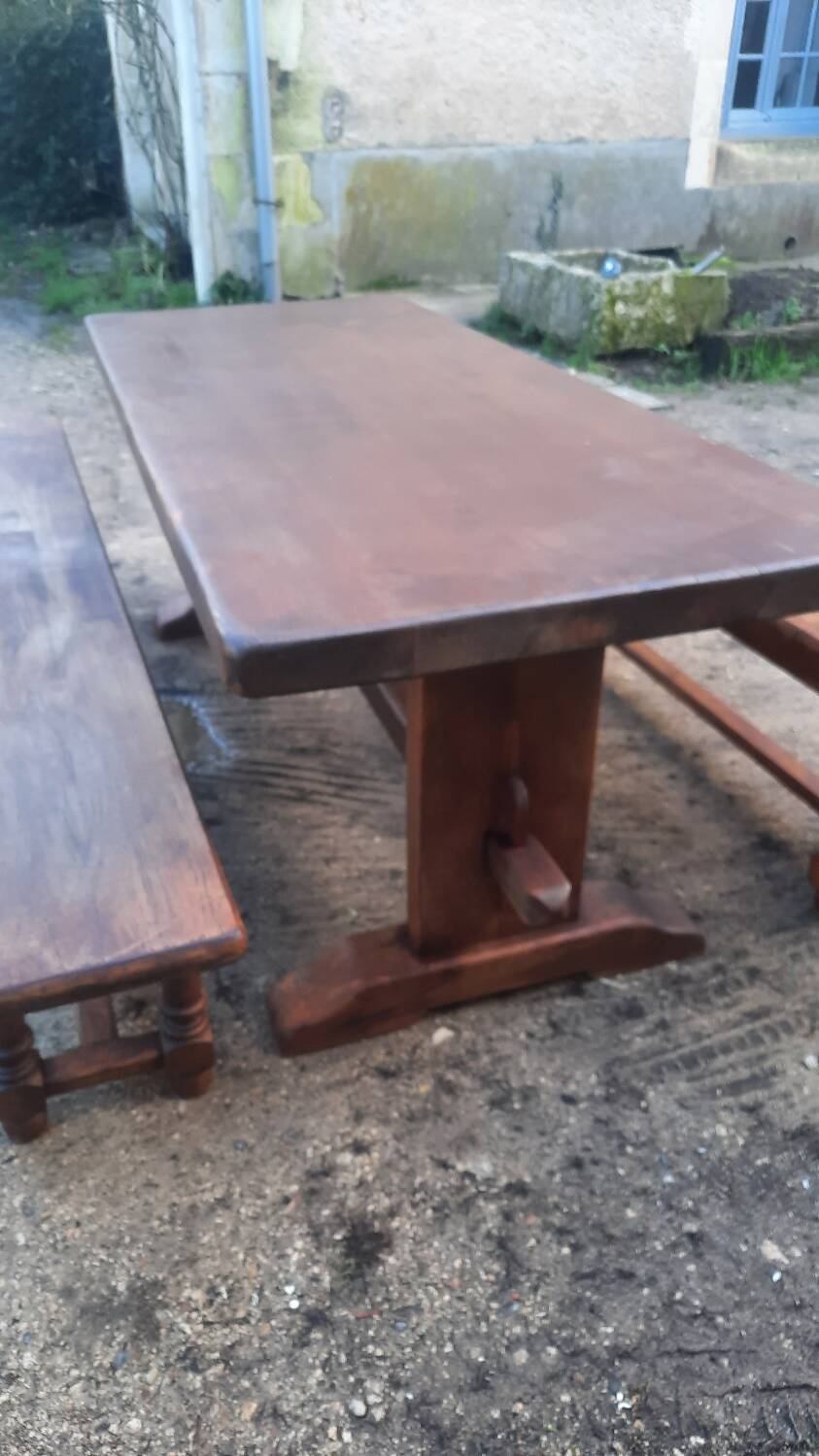 Table and 2 benches