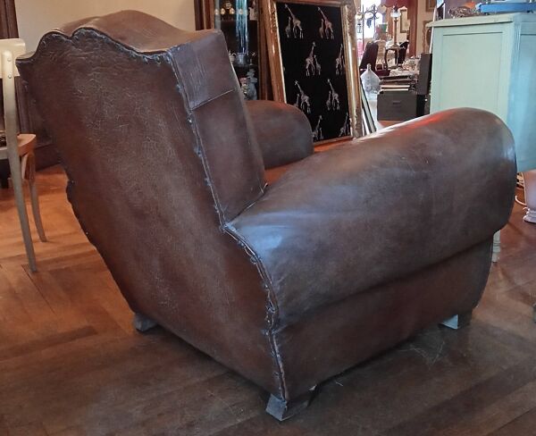 Ancien grand fauteuil club modèle moustache