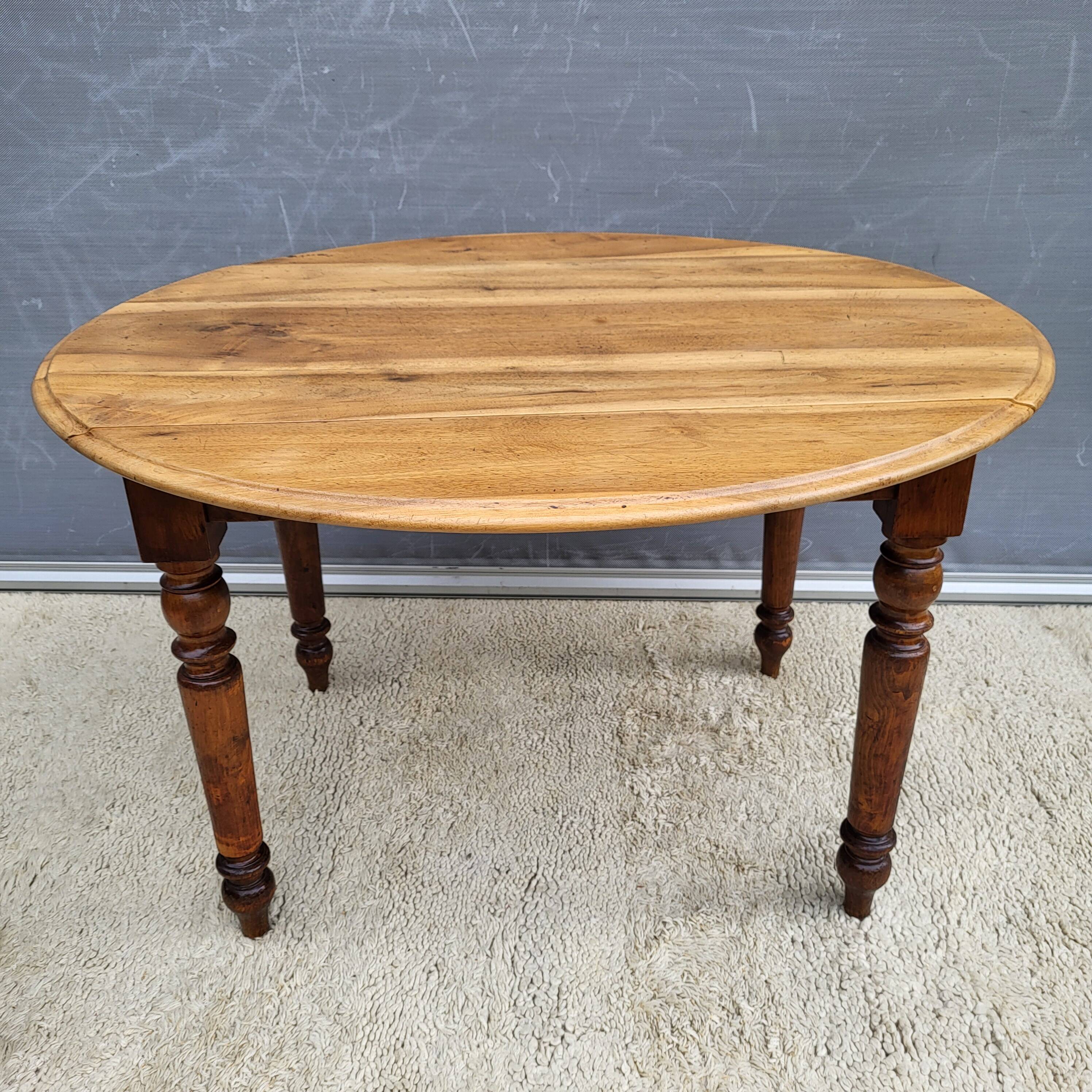Table XIXth in Elm and Cherry: The Louis-Philippe Elegance