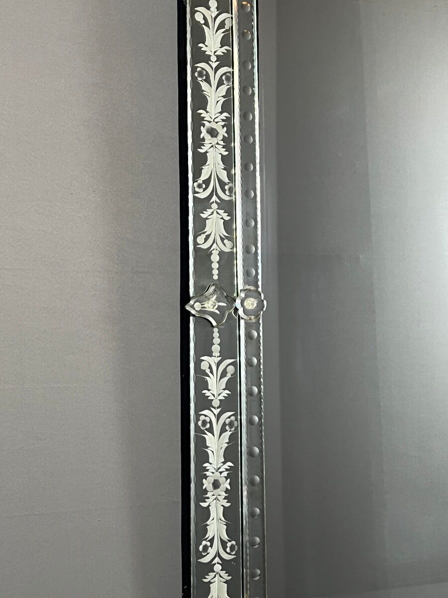 Venetian mirror engraved with floral decoration, 20th century