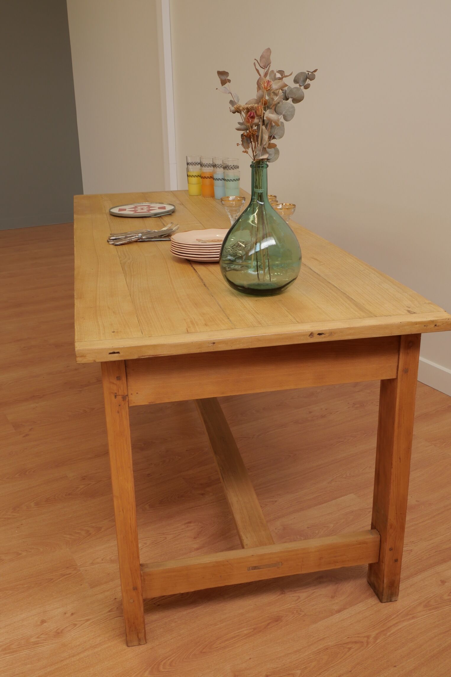 Farm table