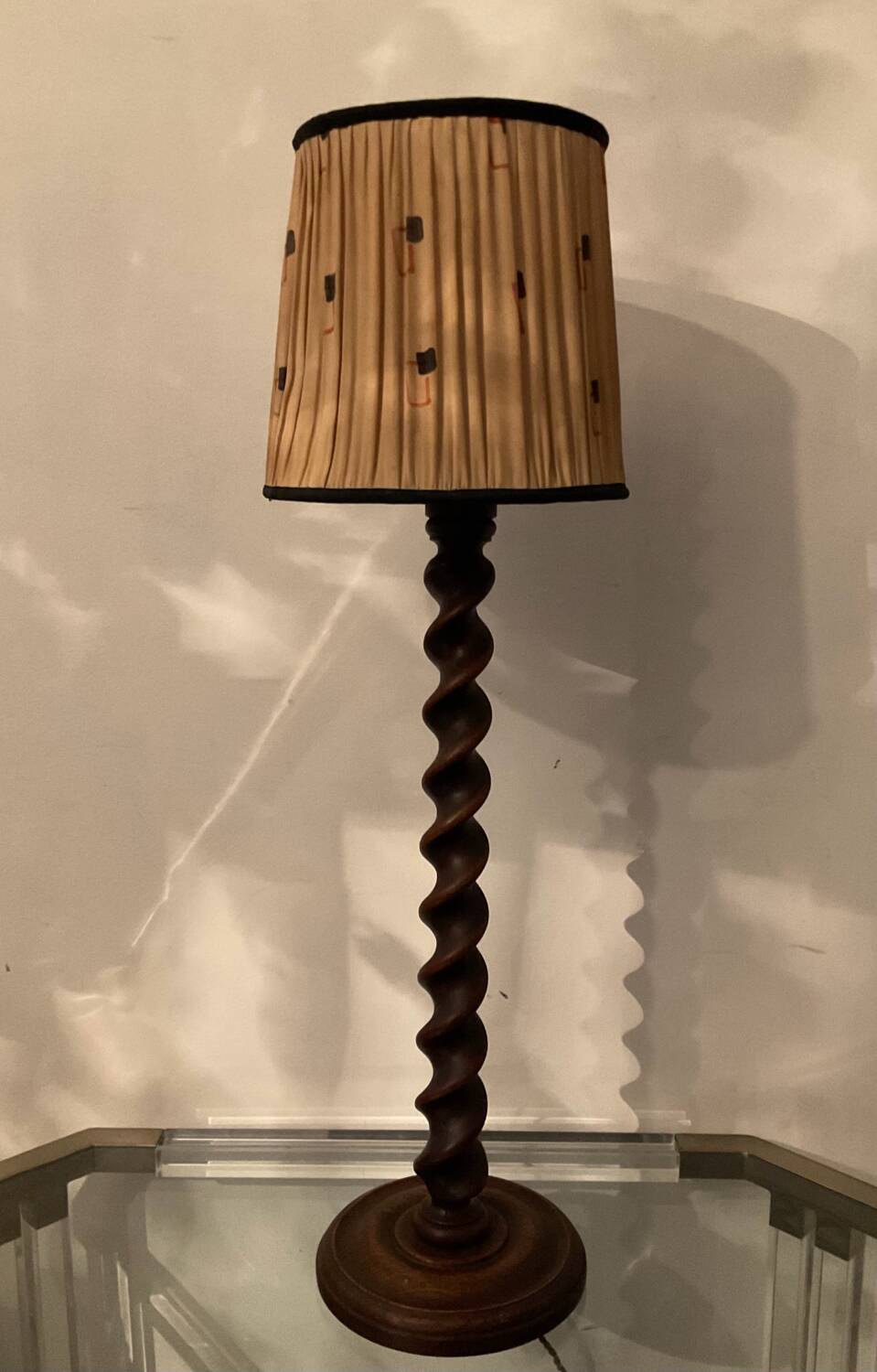 Vintage lamp in turned wood and silk