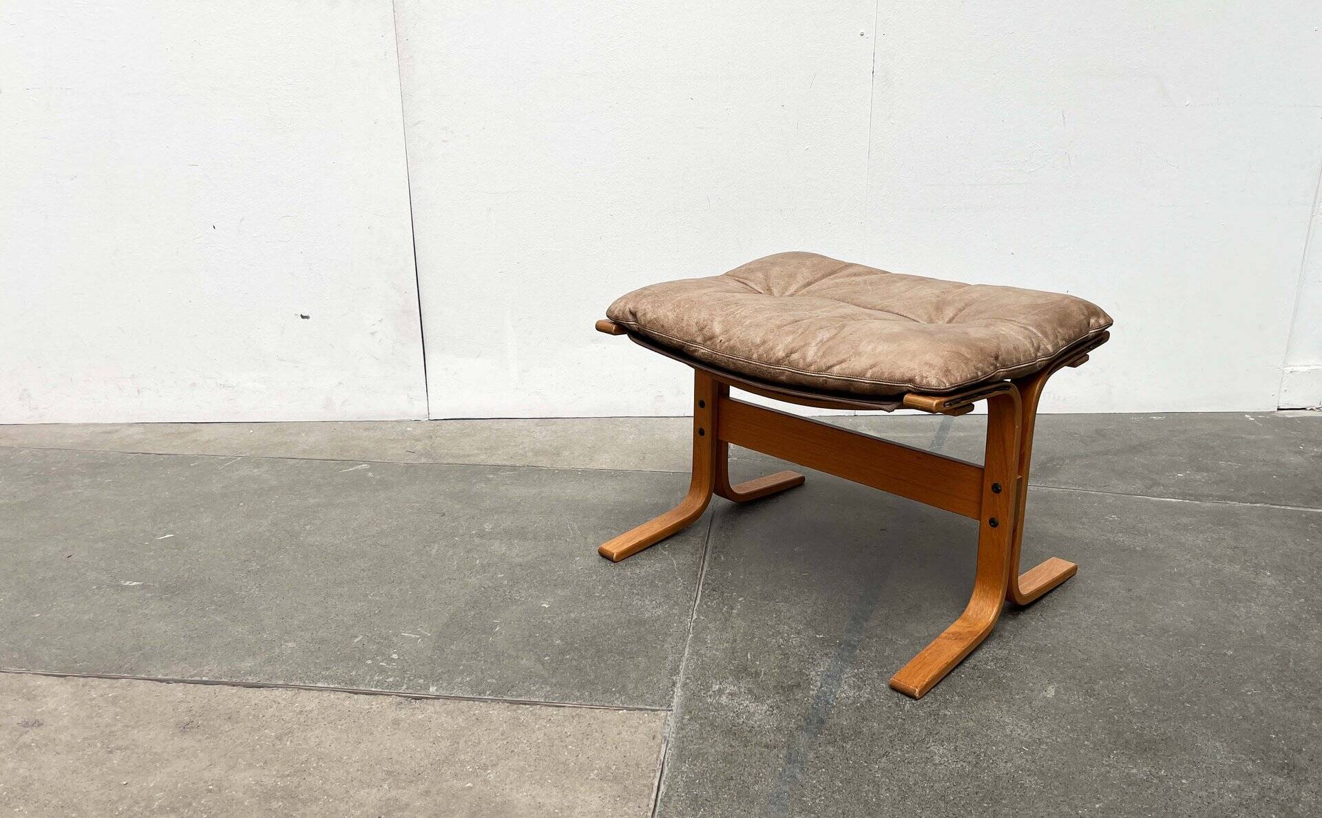 Modern Mid-Century Norwegian Siesta Pouf in Leather by Ingmar Relling for Westnofa, 1960s