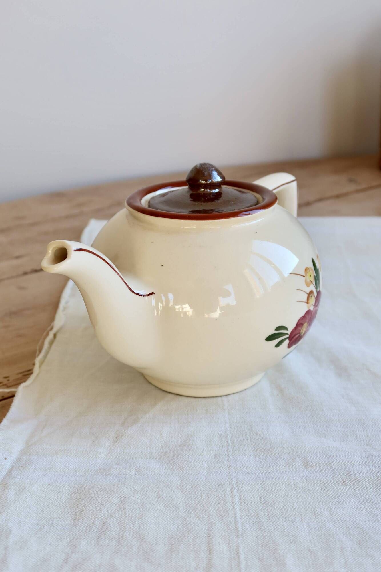 Vintage pouring teapot in Longchamp earthenware, Agen model.