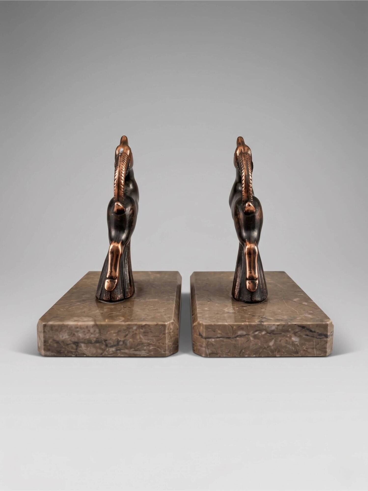 Art Deco bookends in patinated metal – animal pair – marble bases