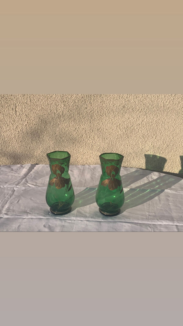 Paire de vases aux iris dore verre transparent vert et iris peint a la main art nouveau, collector