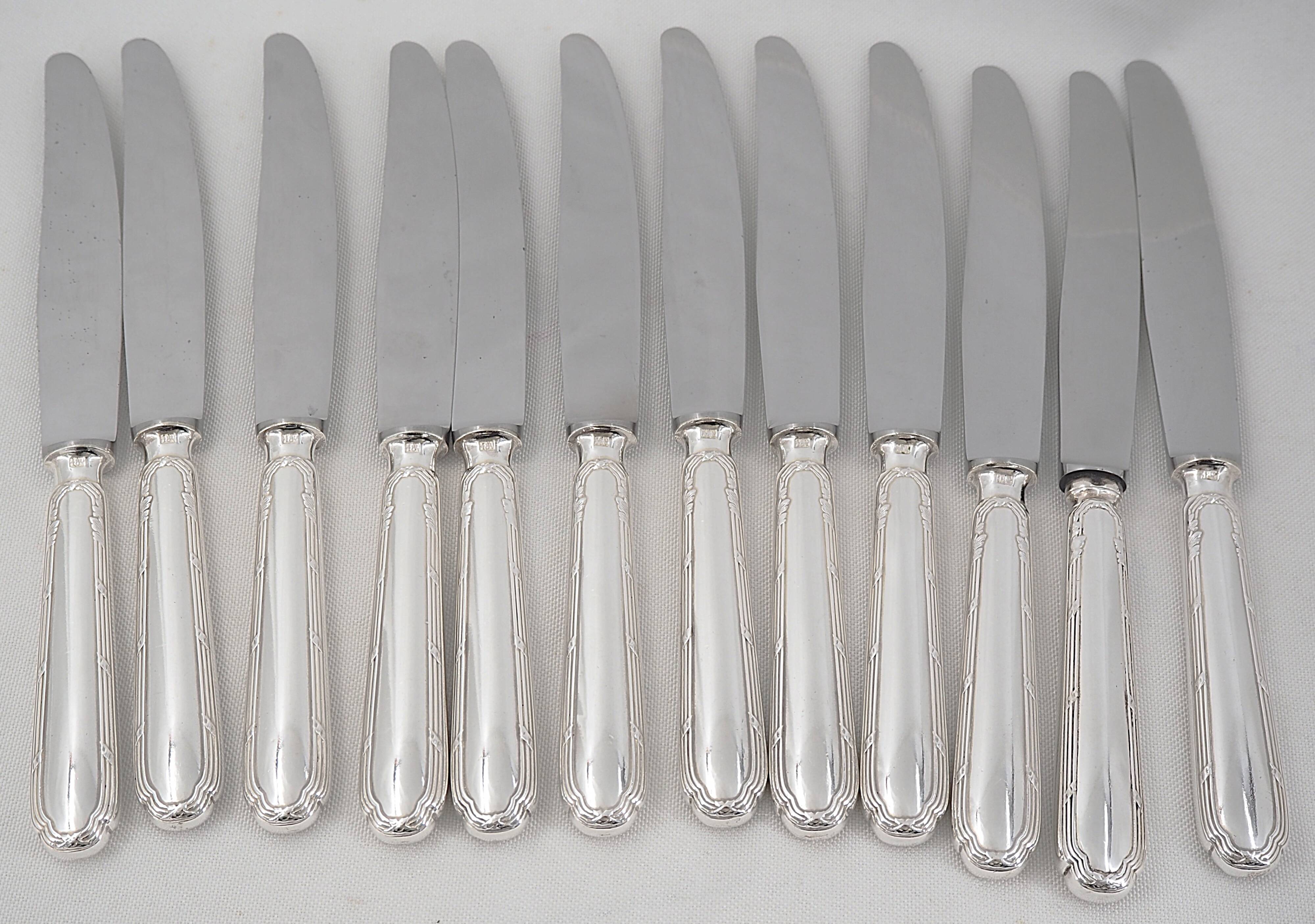 Ercuis Trianon, Rubans, 12 silver-plated table knives, excellent condition.