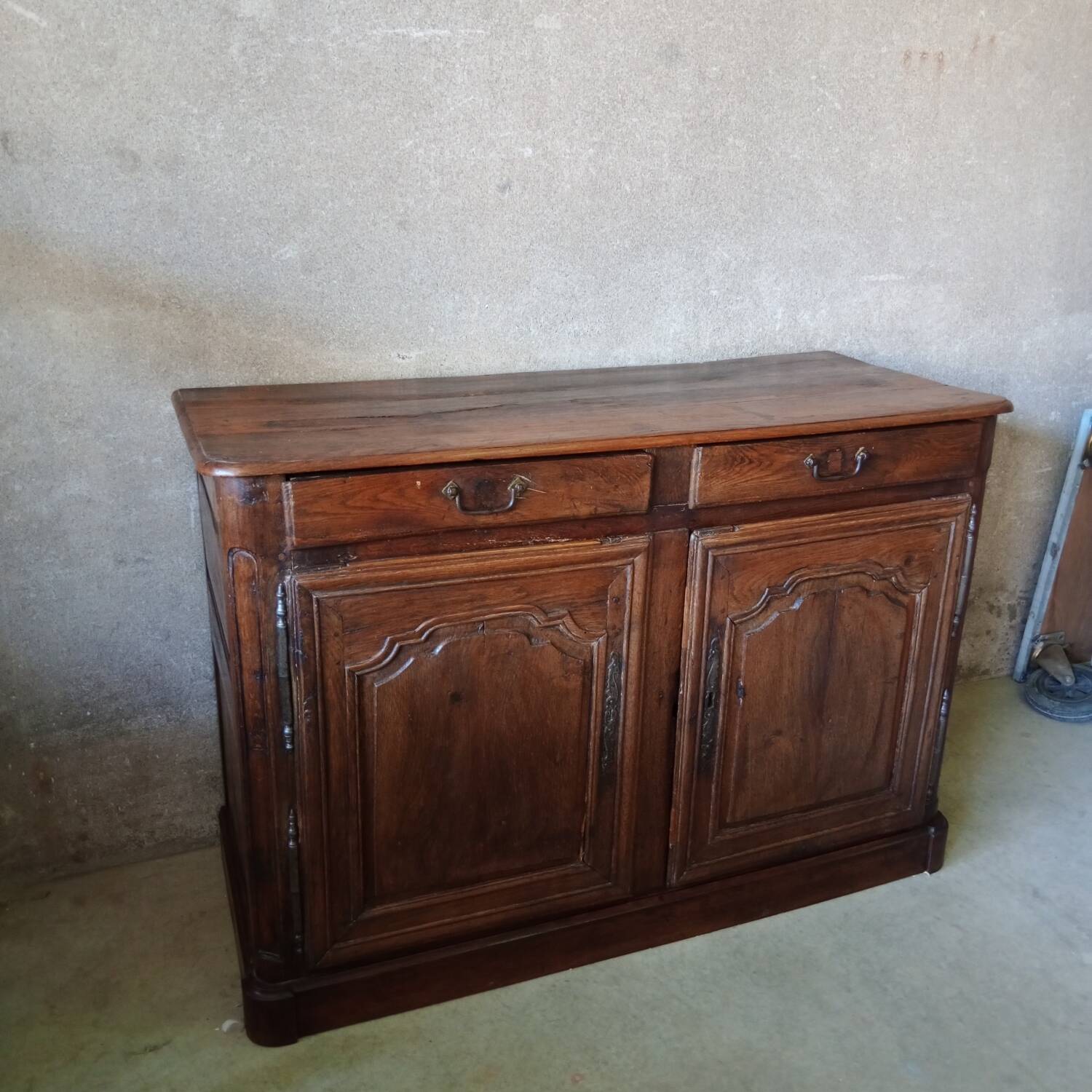 Rustic antique oak sideboard with 2 doors