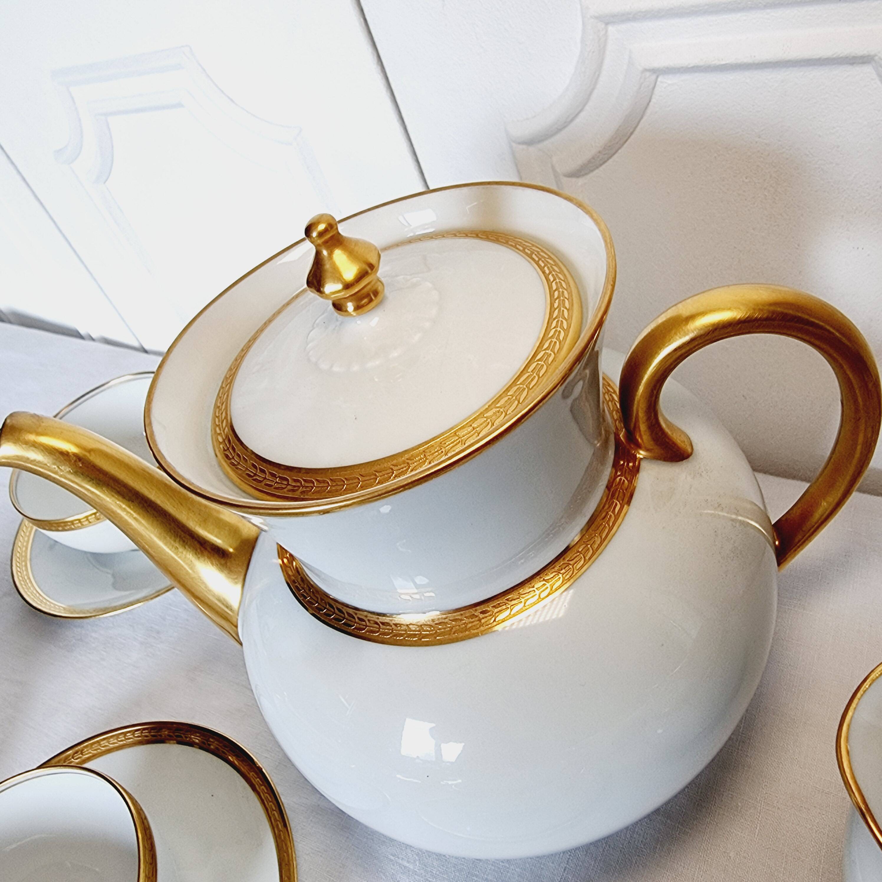 Impeccable Haviland Limoge coffee or tea service in fine porcelain and/or 24 carat