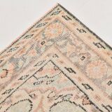 Tapis vintage oriental tons saumon et vert pastel, style faded 300x160