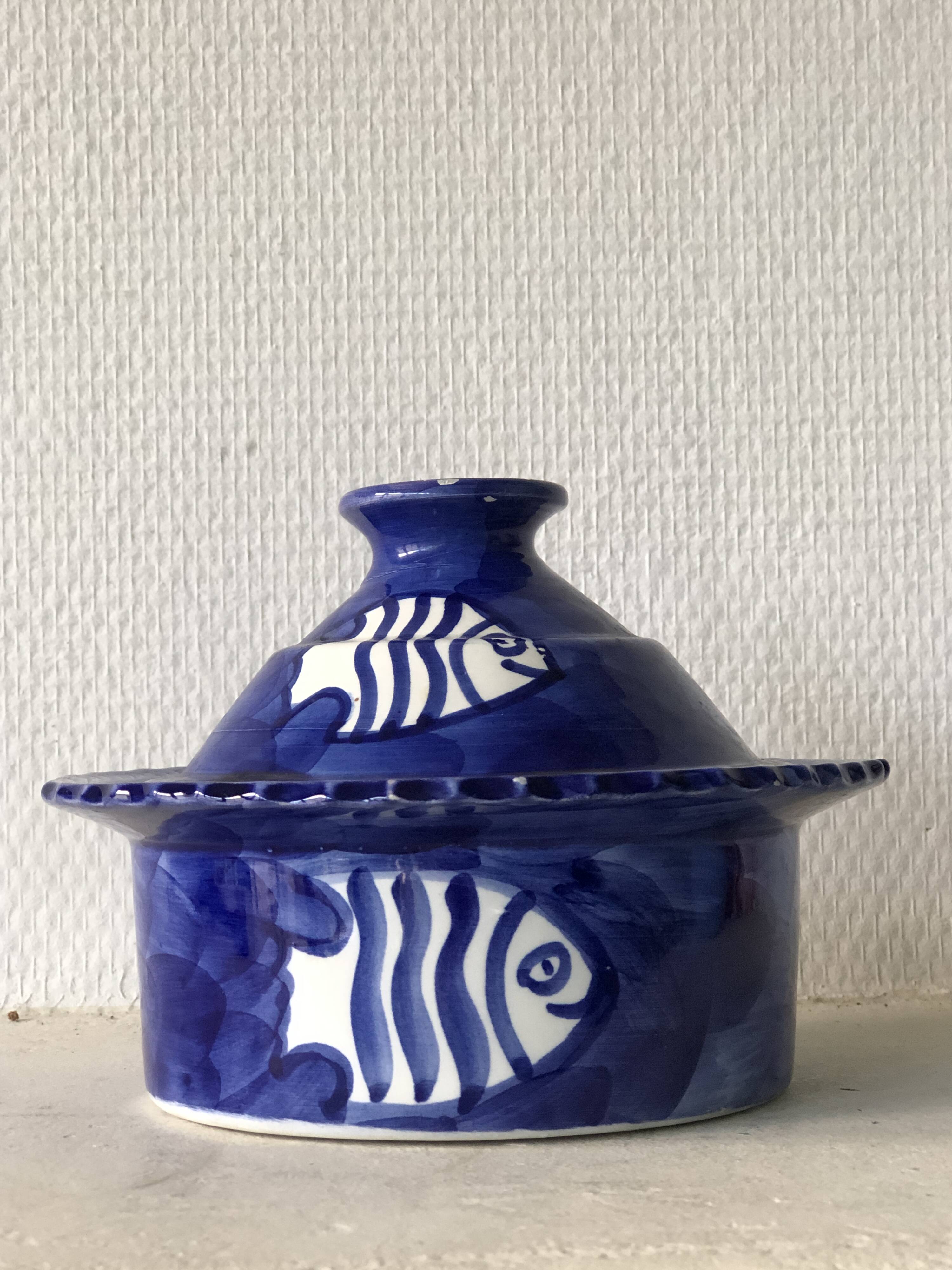 Salad bowl with ceramic lid