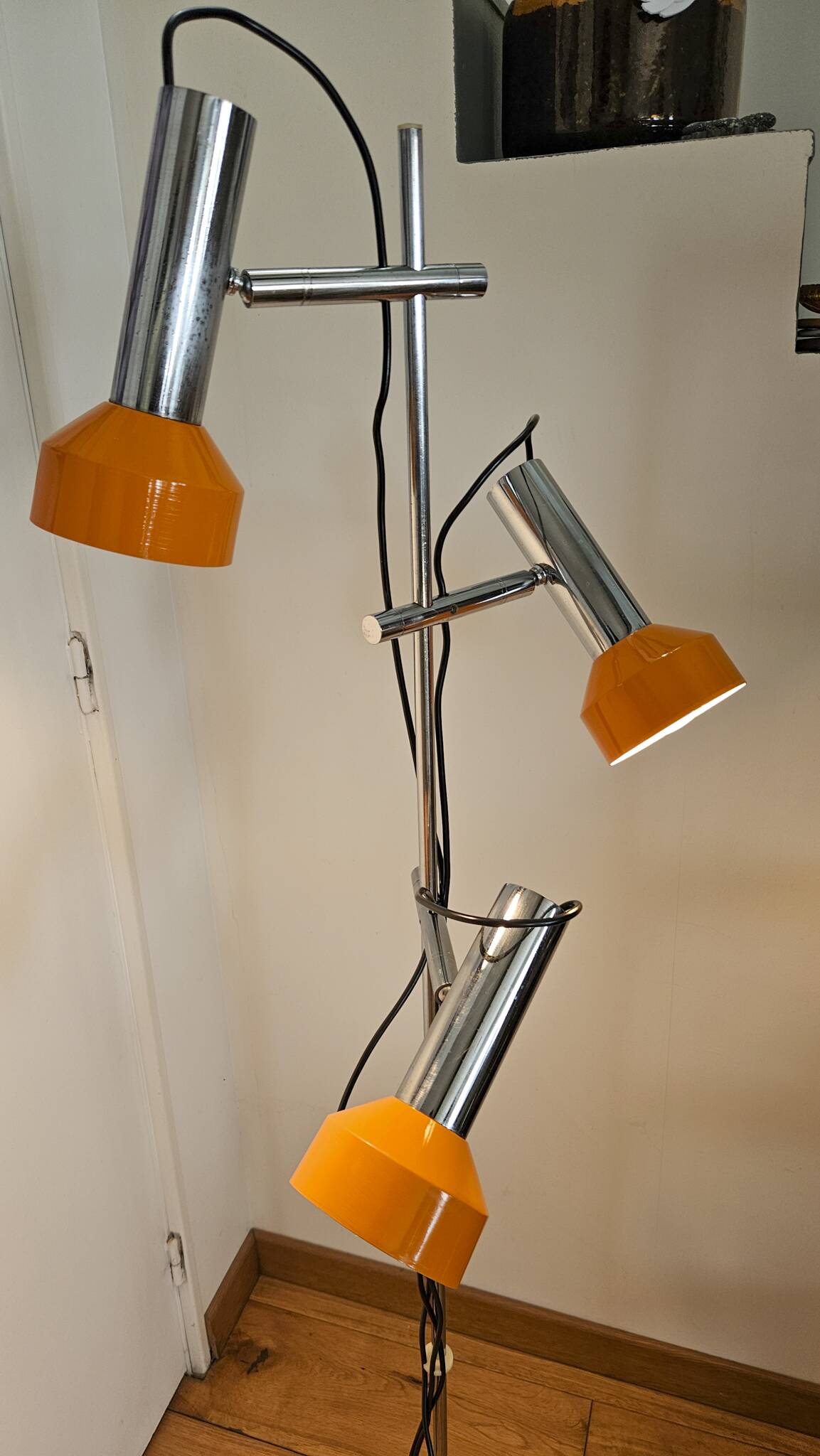 Vintage 1970s floor lamp with 3 spots, chrome and orange.