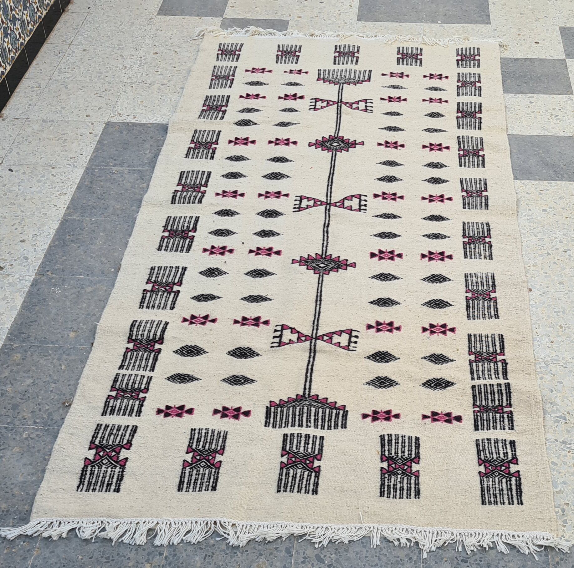 Hand-made black and pink white wool rug  210x105cm