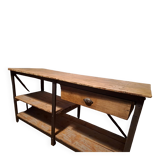 Industrial-style decorative furniture. Visible in the series Le Baron noir.