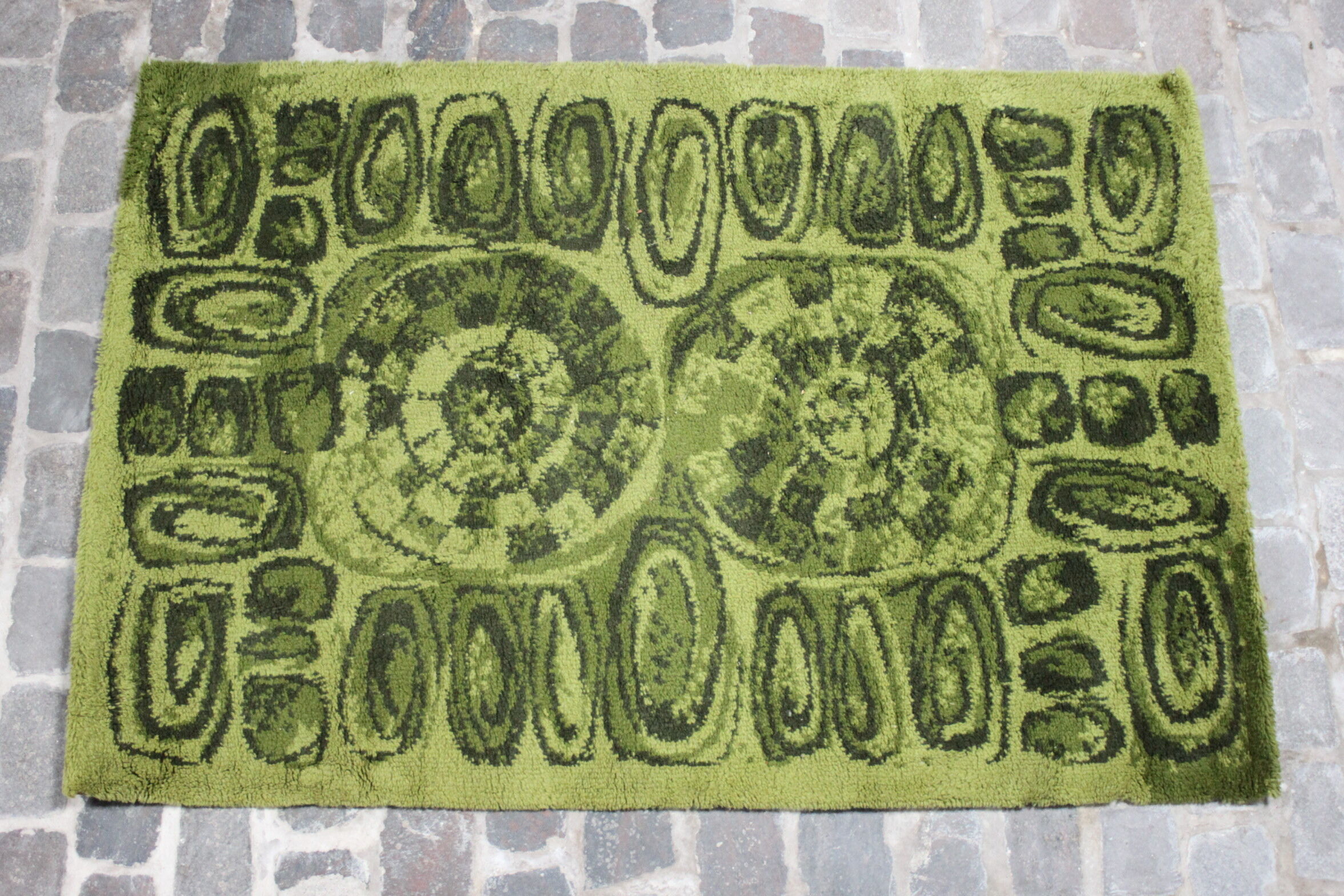 Space age green wool rug by B.I.C carpets Kortijk, Belgium 1970s