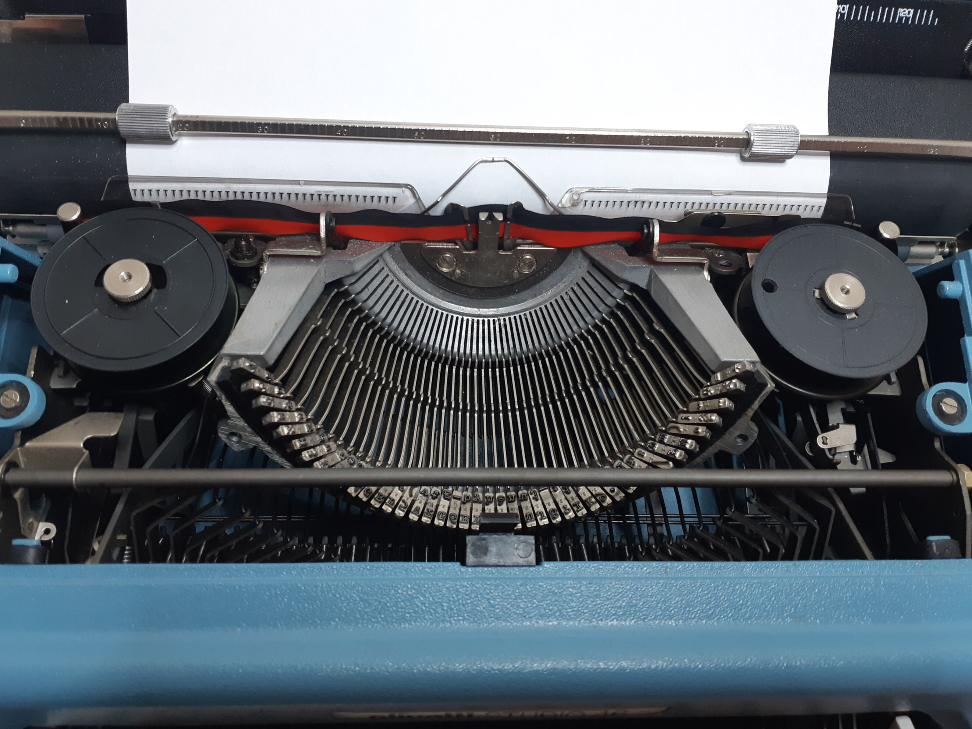 Olivetti Studio 46 portable typewriter, functional