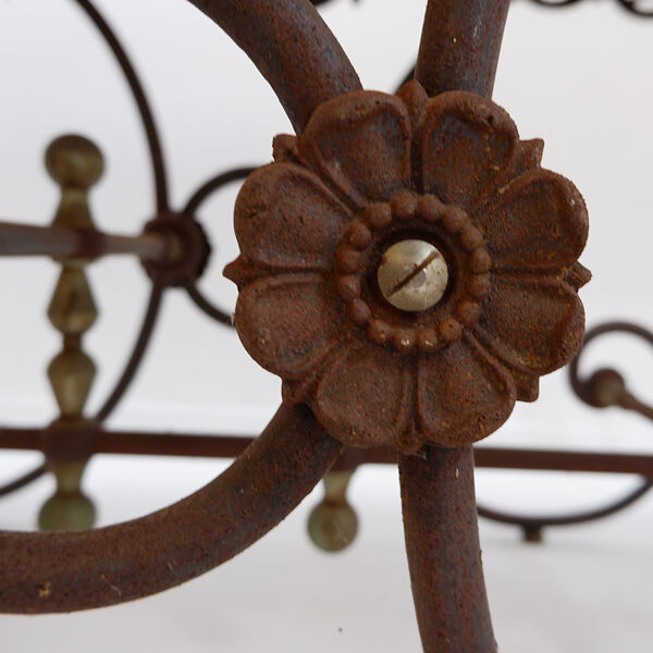 Grande table de boucher française du 19ème siècle en fer forgé et marbre rouge