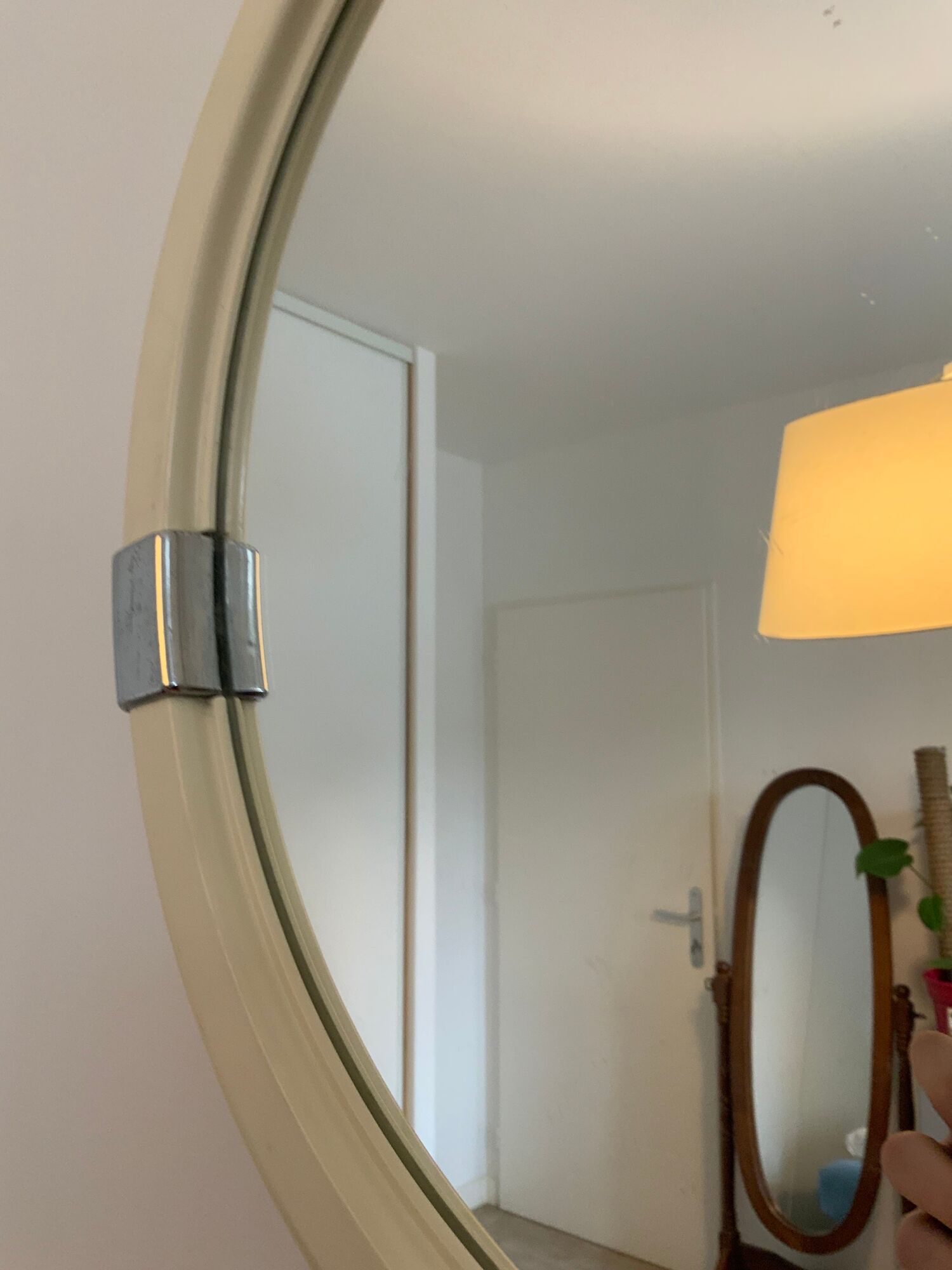 Vintage mirror round edge in white plastic and chrome diameter 46 cm