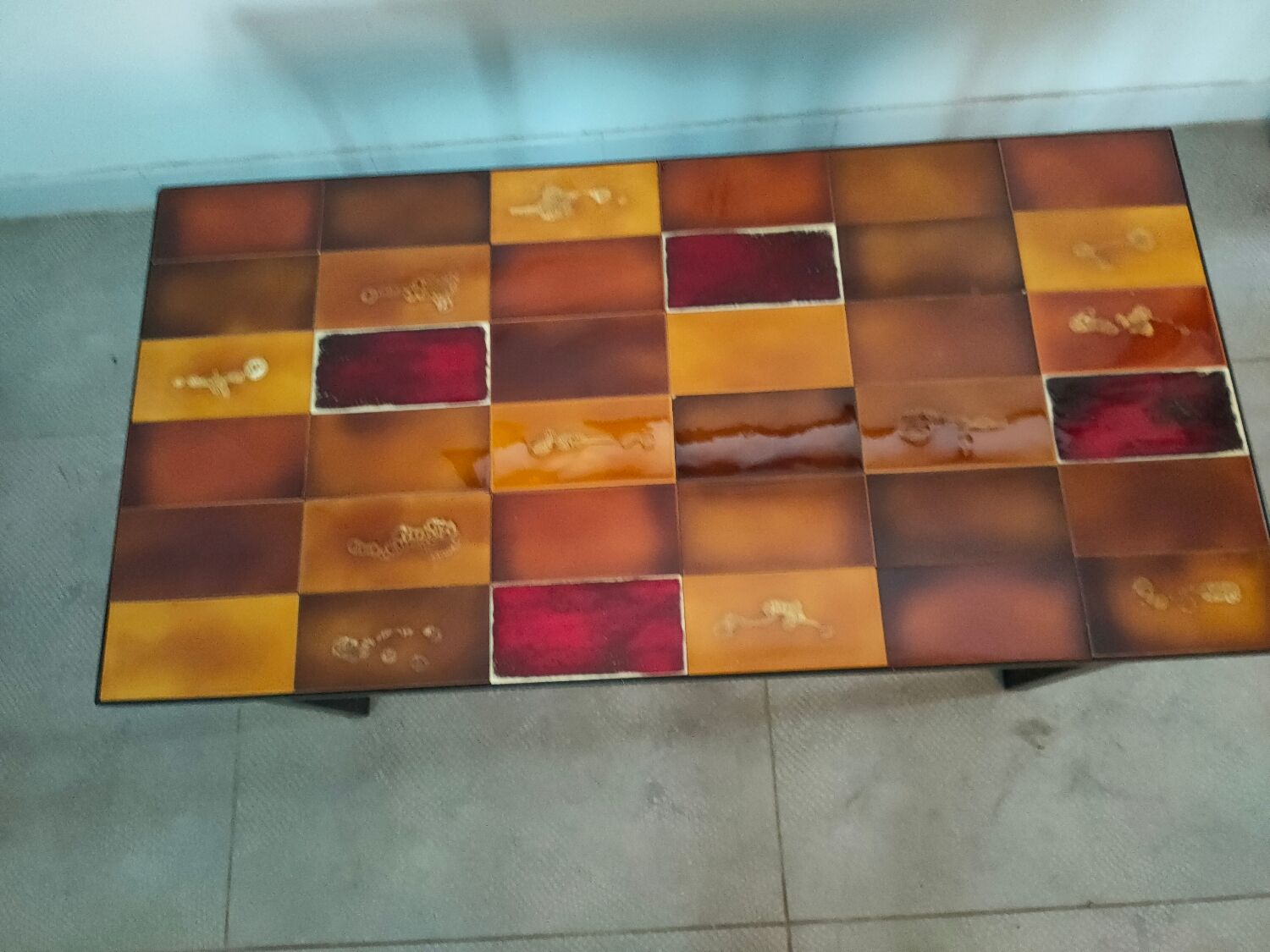 Coffee table in ceramic