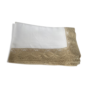 Nappe en lin bordée