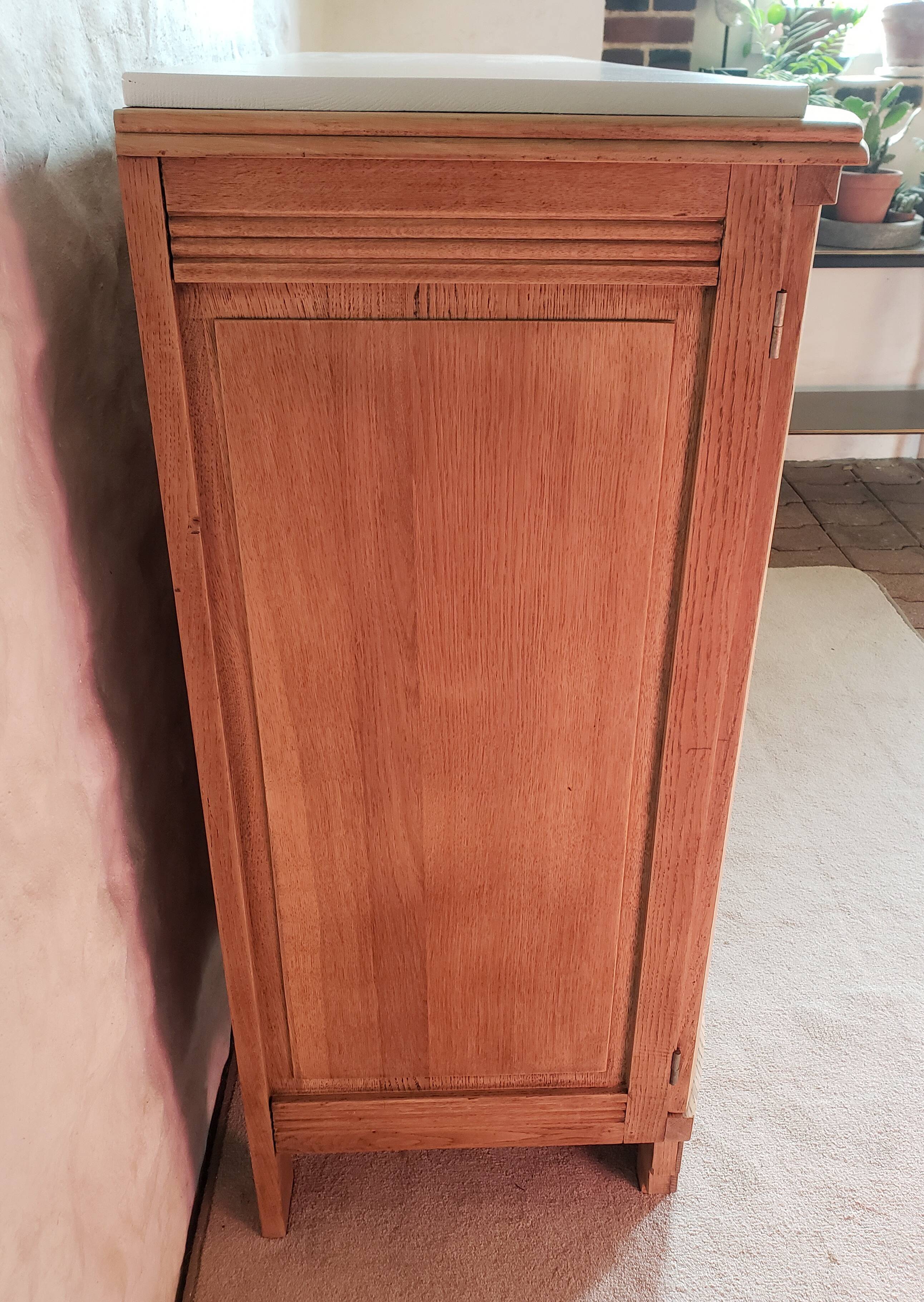 Art-deco buffet in raw oak