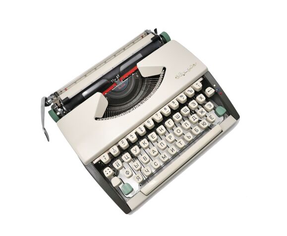 Machine à écrire Olympia De Luxe Cyrillique beige révisée ruban neuf