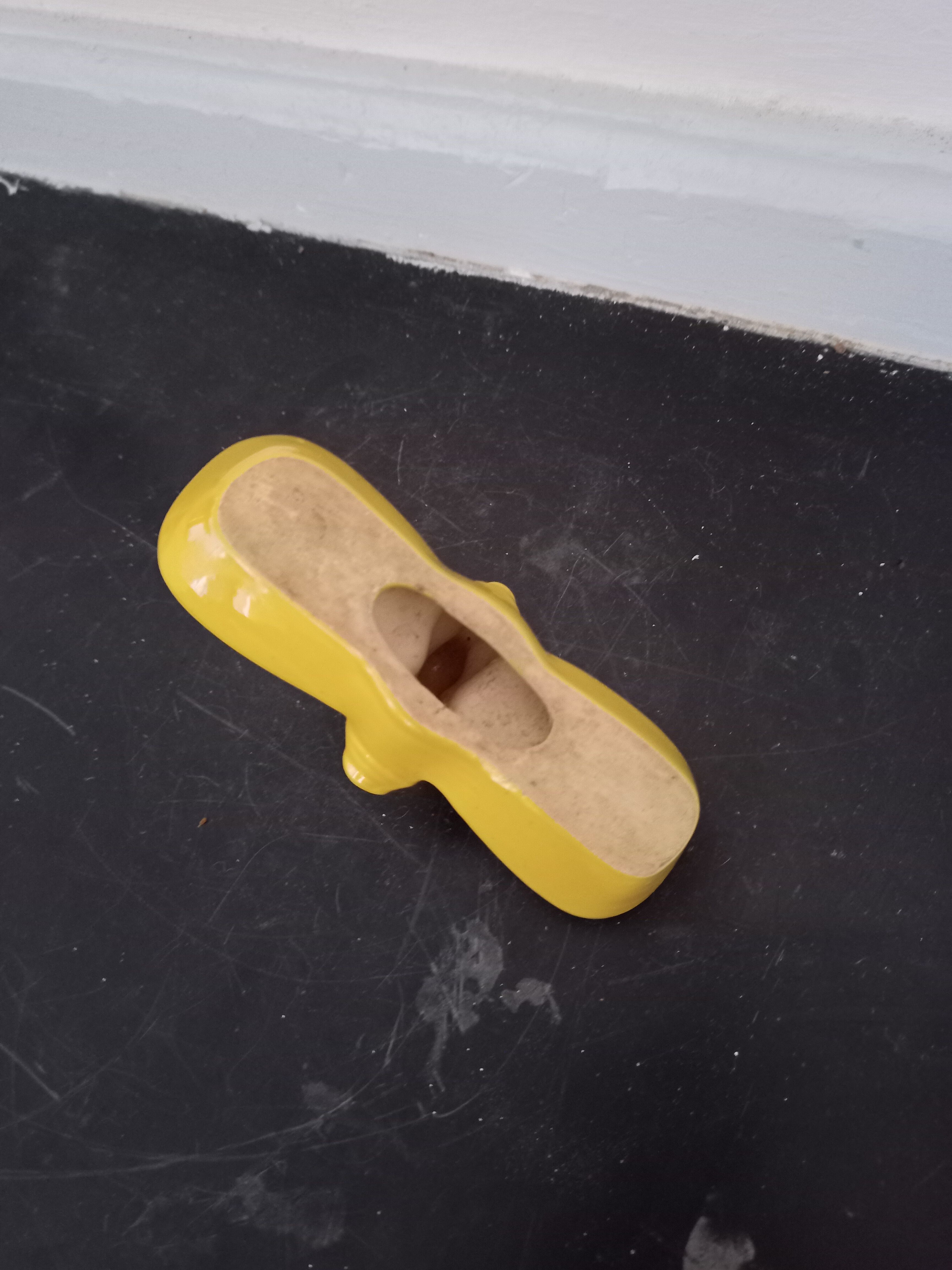 Saleron in yellow earthenware birds Saint Clement style