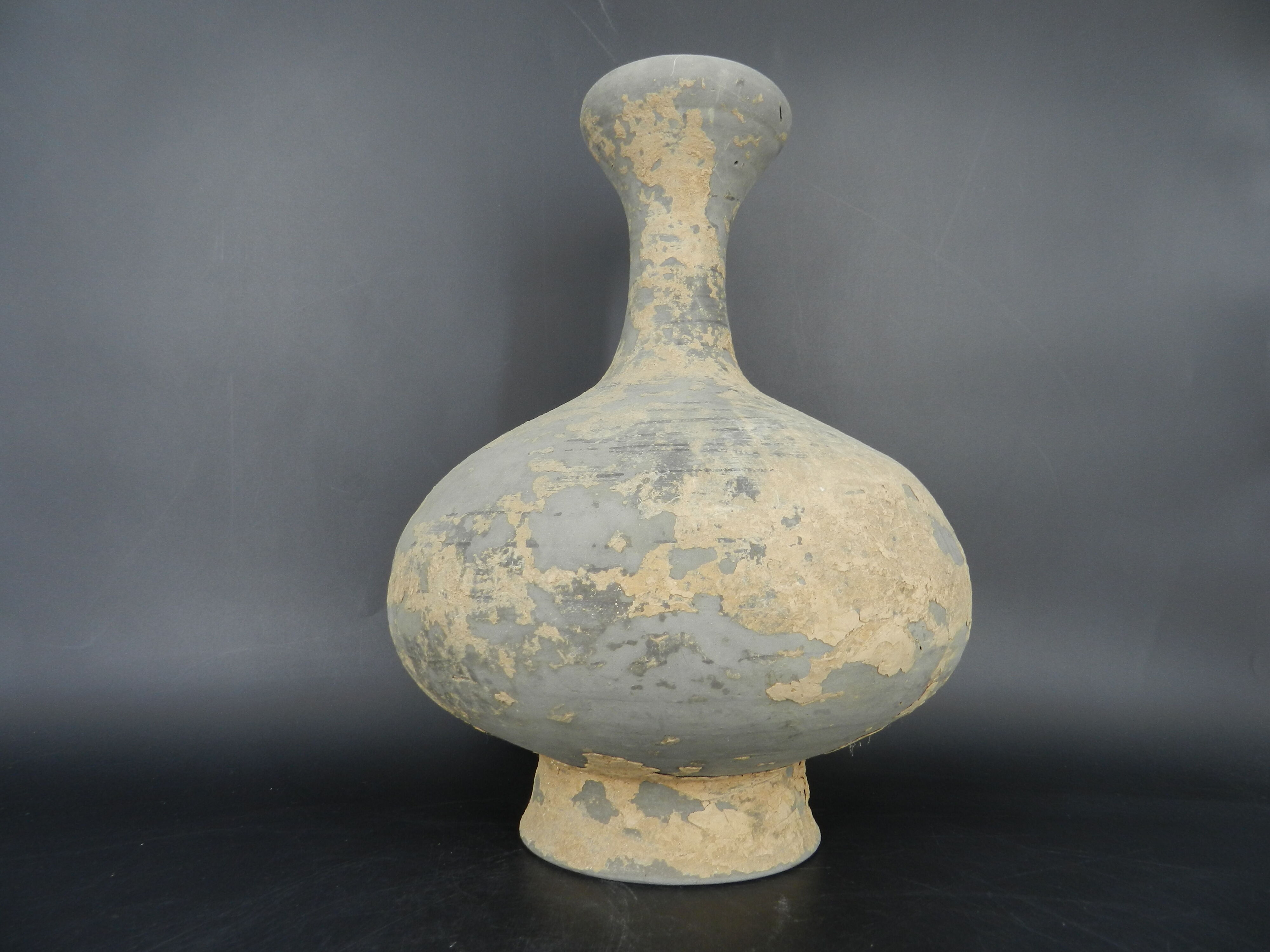 Cylindrical neck bottle Han Dynasty China