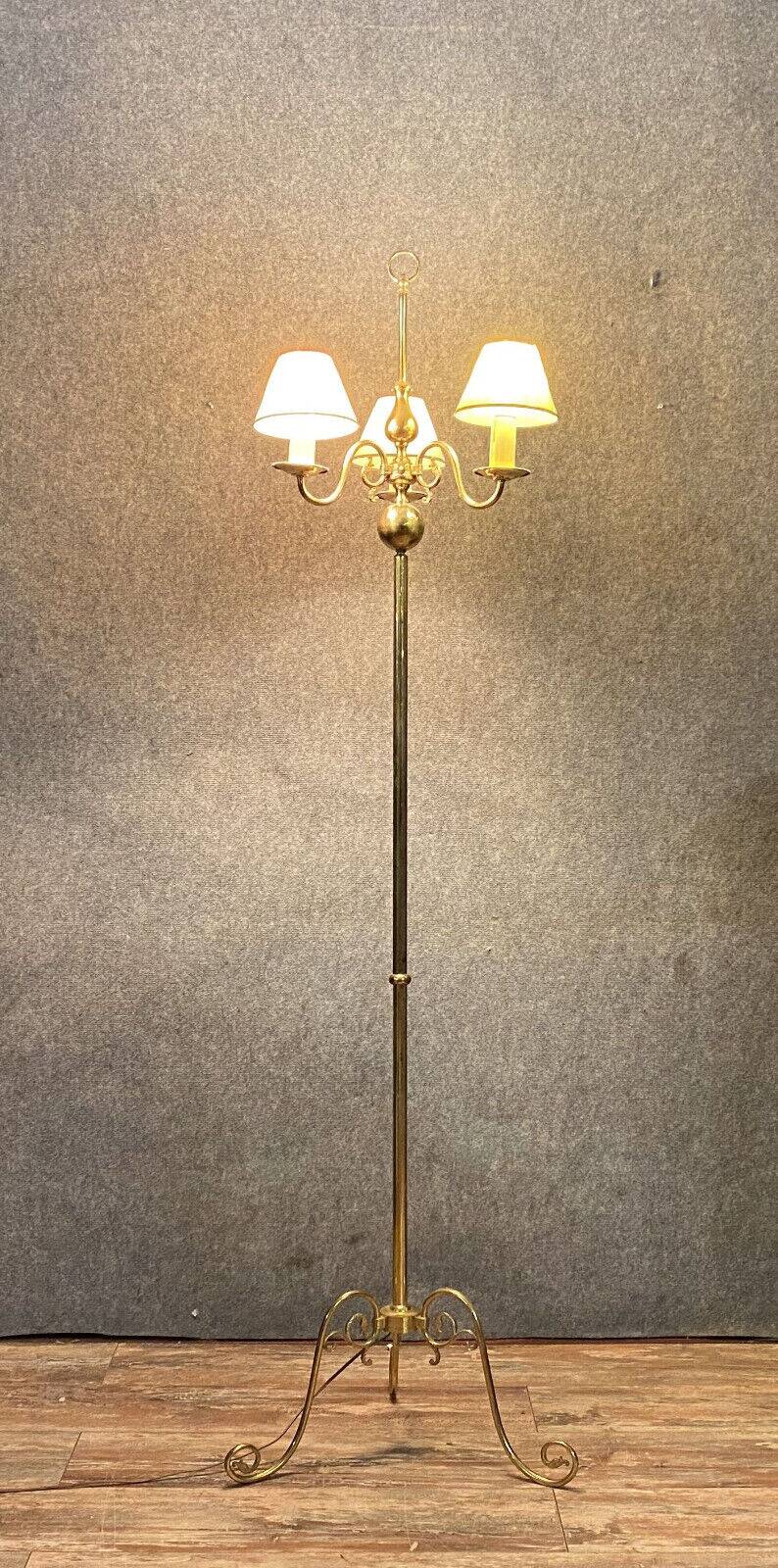 Lucien Gau: large neo-classical floor lamp with old gold patina circa 1960-1970