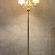 Lucien Gau: grand lampadaire néo classique à patine vieil or vers 1960-1970