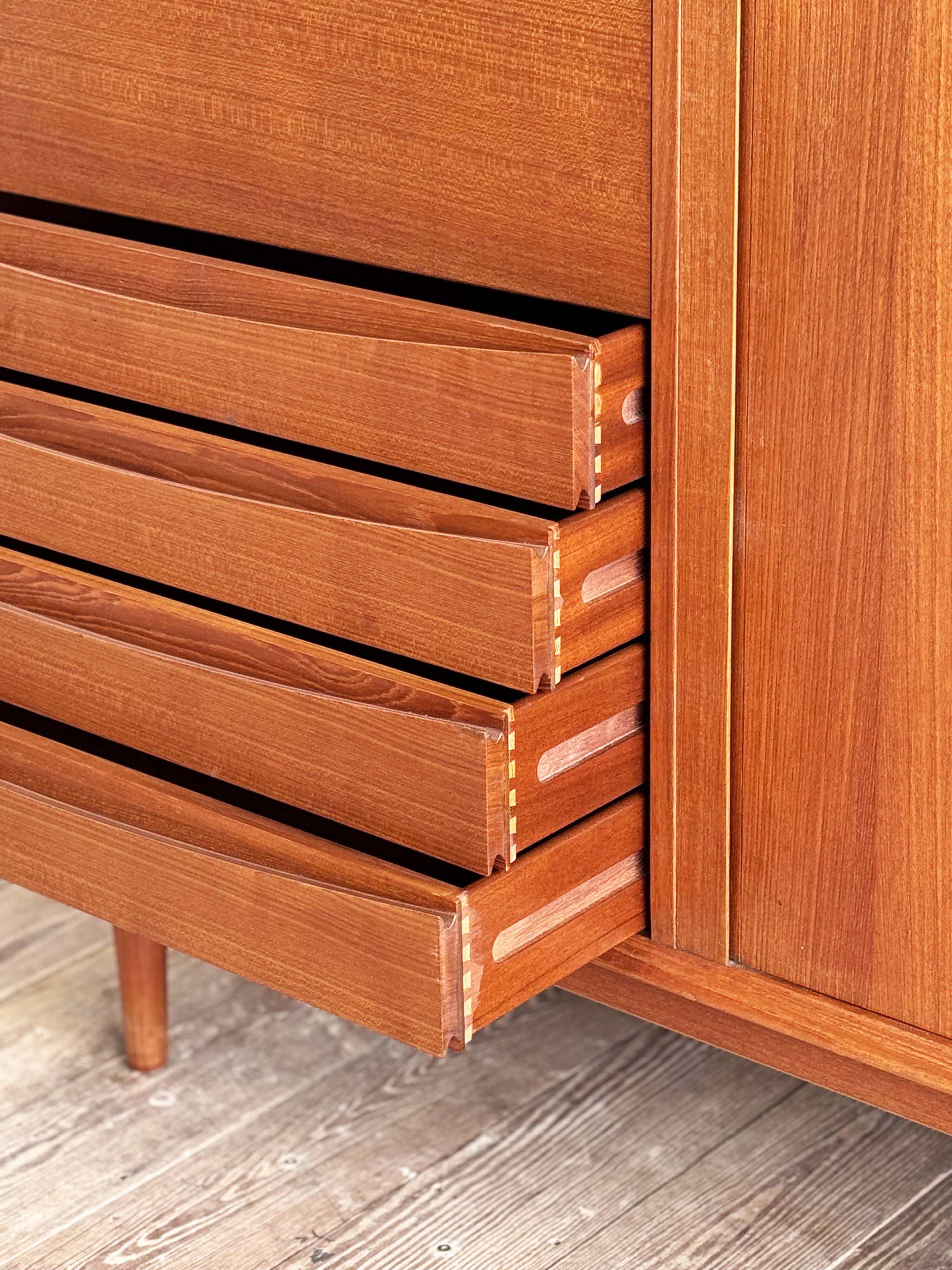 Grand Buffet Mid-Century Moderne en Teck avec Portes Tambour par Arne Vodder pour Sibast, Danemark
