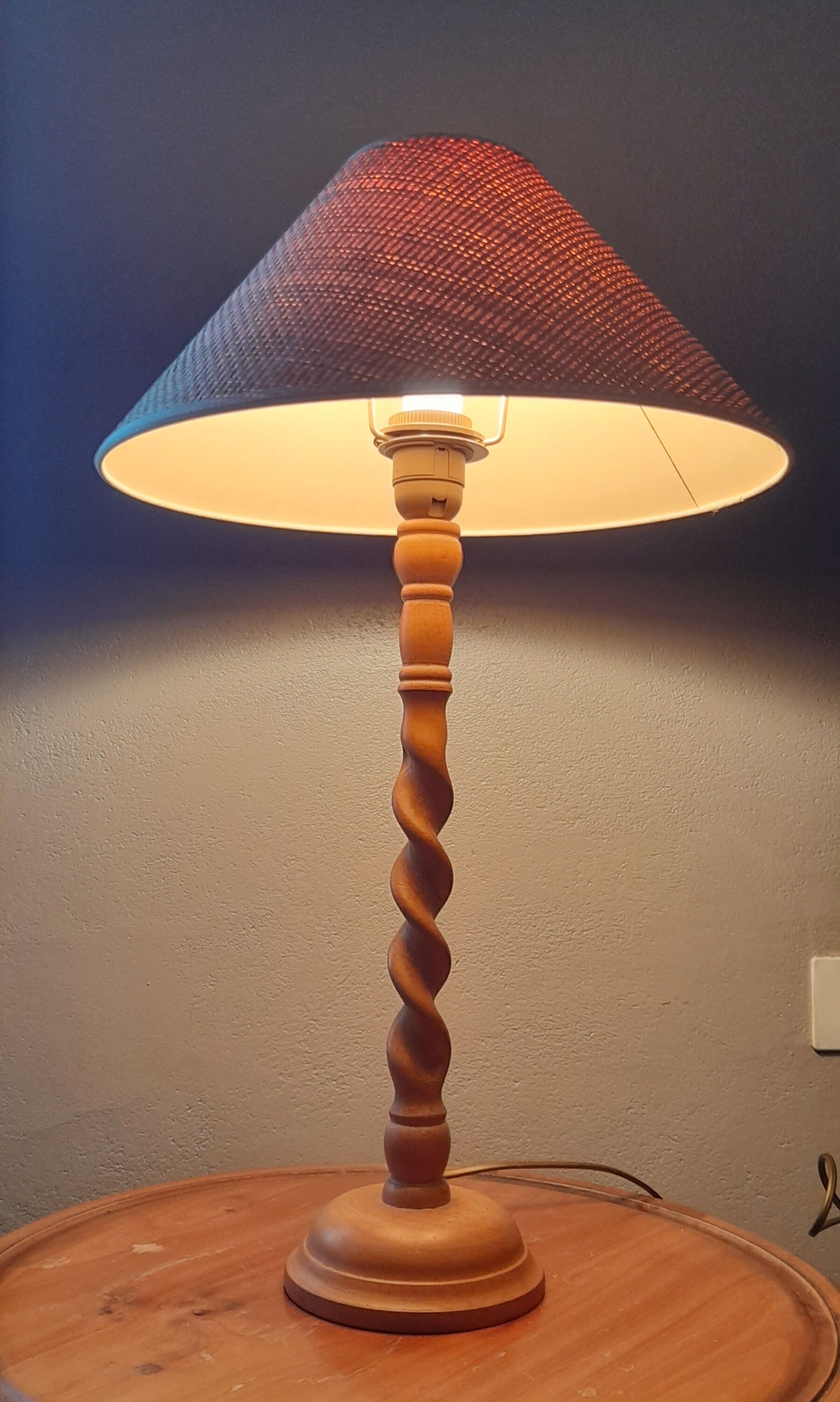 Table lamp in braided blond wood, braided rattan lampshade, 70 years