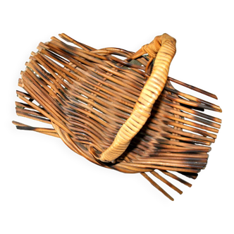 Vintage basket with handle in woven rattan 1960-1970 hippie chic decorative pocket