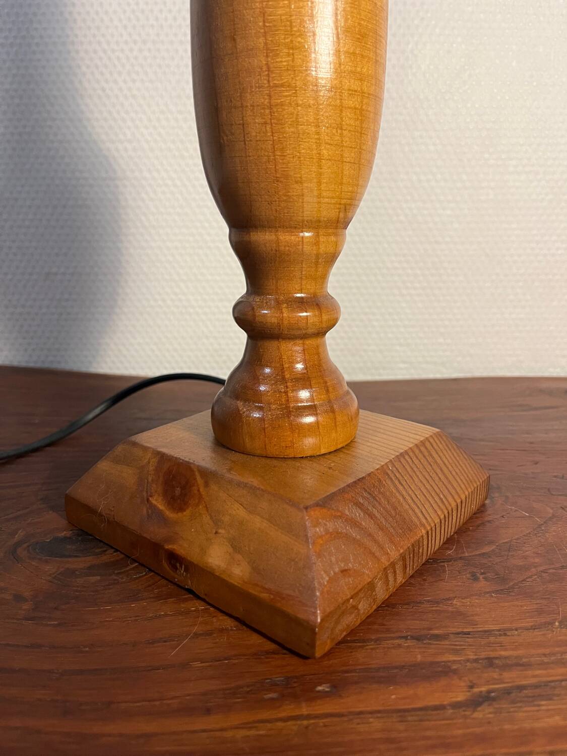Pied de lampe en bois massif