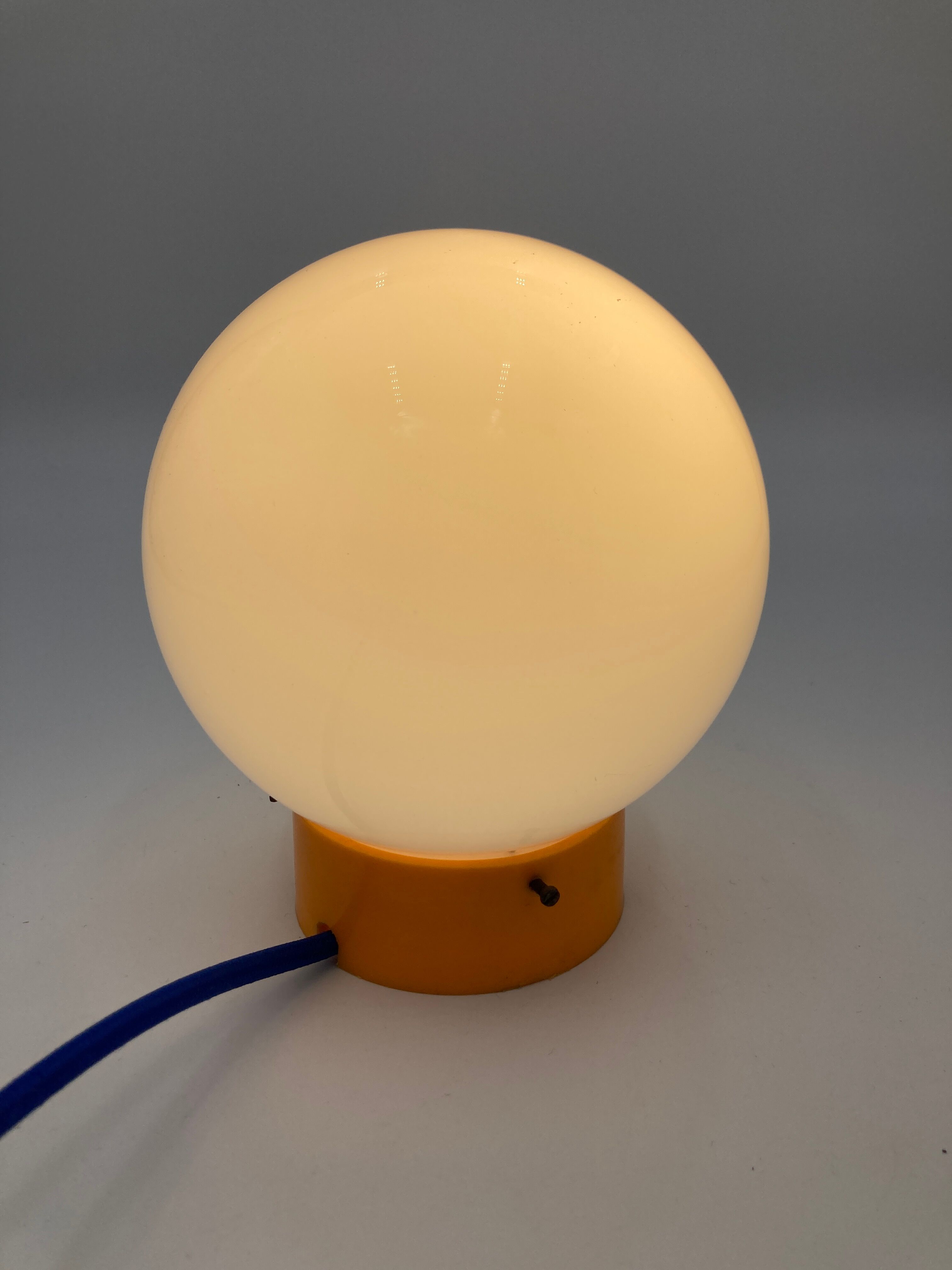 Table globe lamp