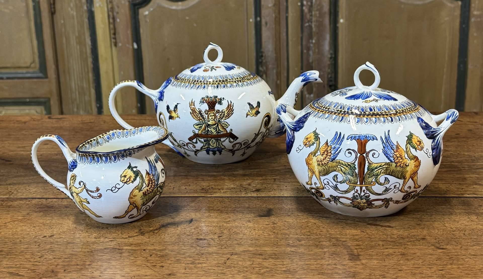 Tea and coffee service in Gien earthenware from the late 19th century with Renaissance decoration.