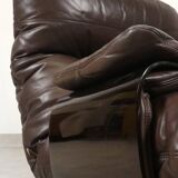 Fauteuil et ottoman Marsala en cuir marron par Michel Ducaroy pour  Ligne Roset