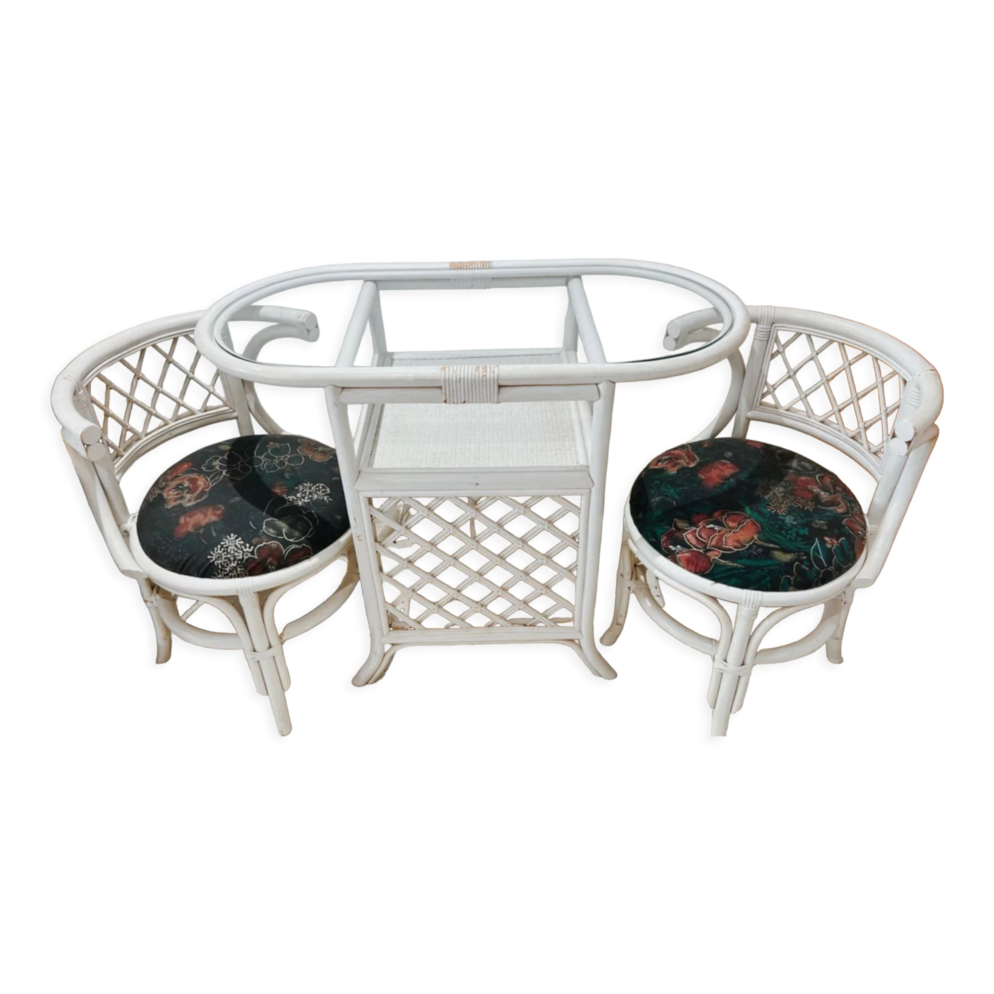 Rattan head-to-head table with vintage armchairs