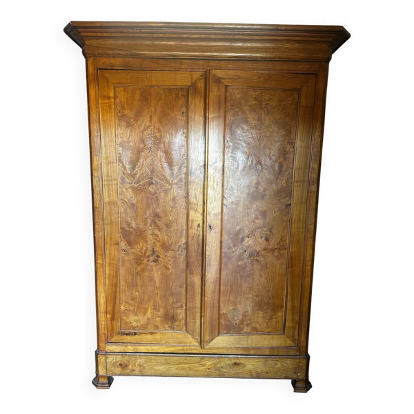 Armoire en orme massif d’époque Restauration, XIXe siècle