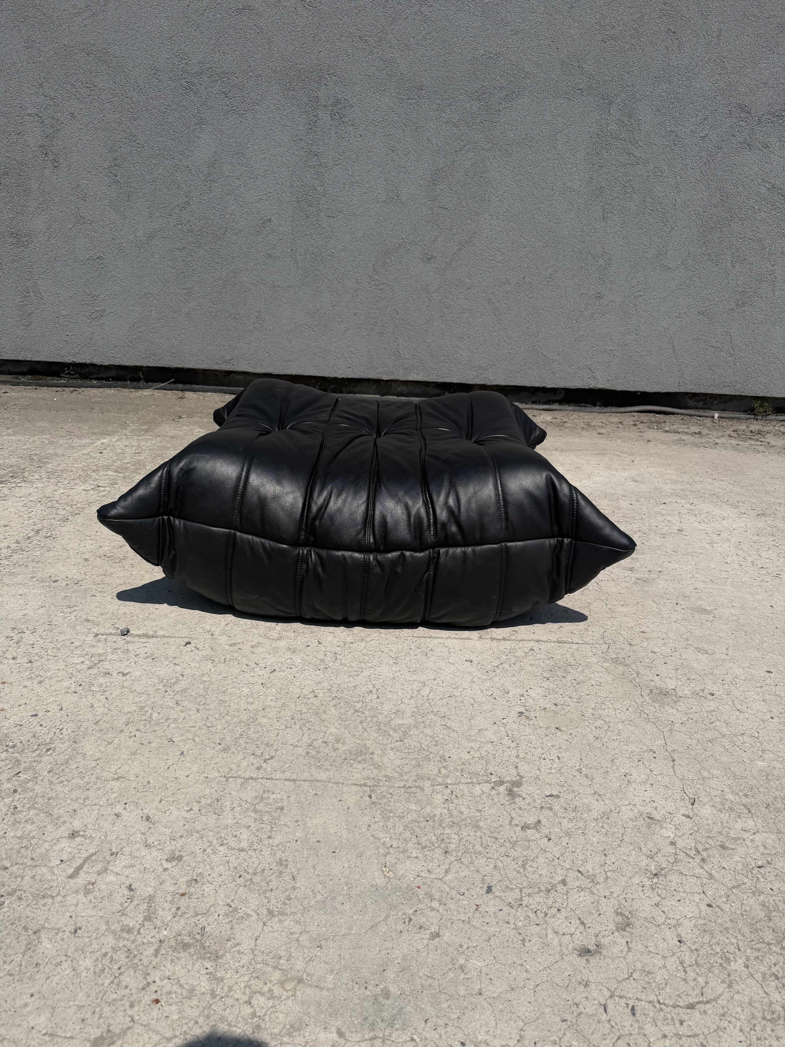 100% authentic Ligne Roset Togo 1-seater + pouf original leather Black & White