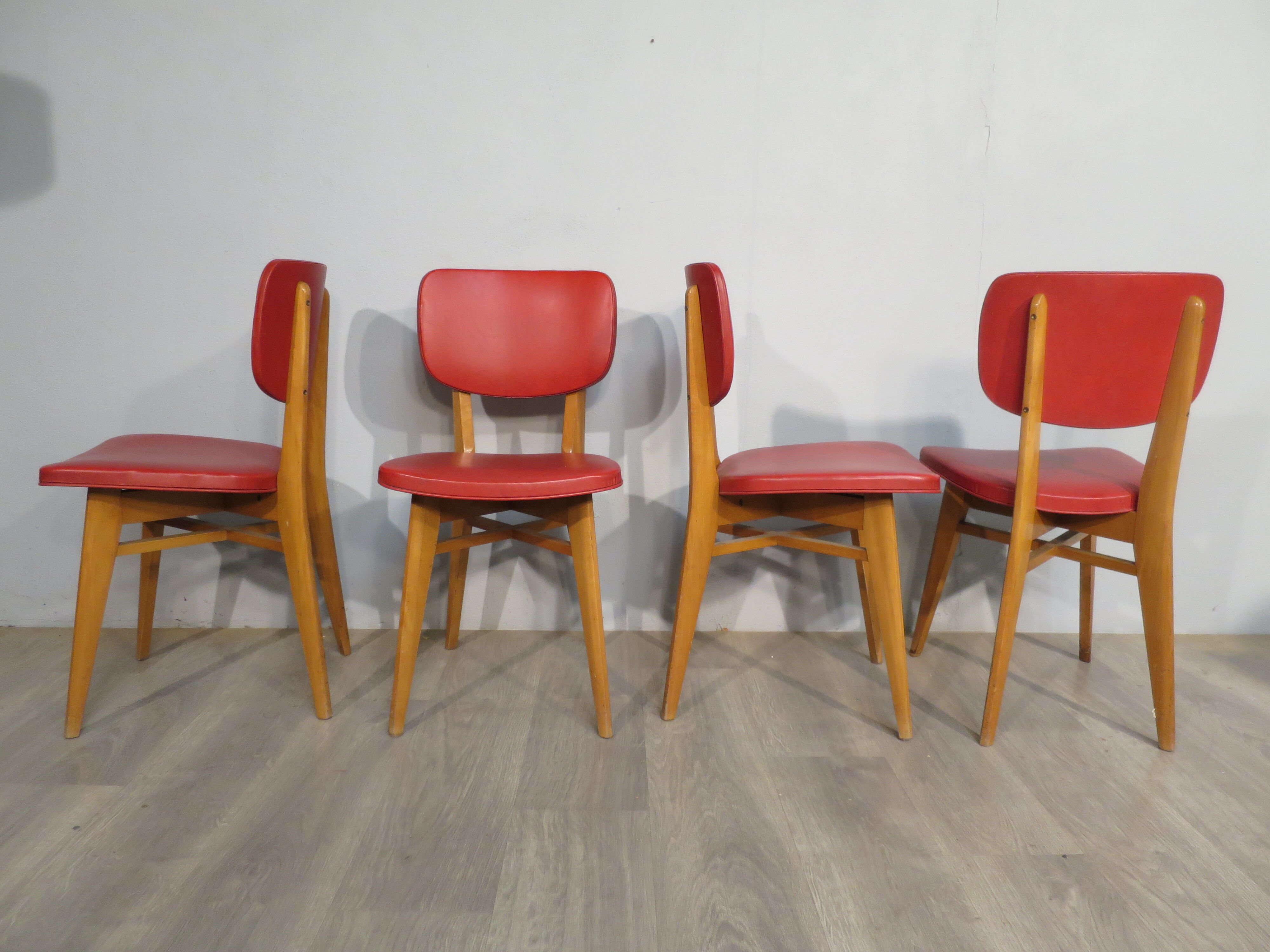 Set of 4 vintage chairs in skai